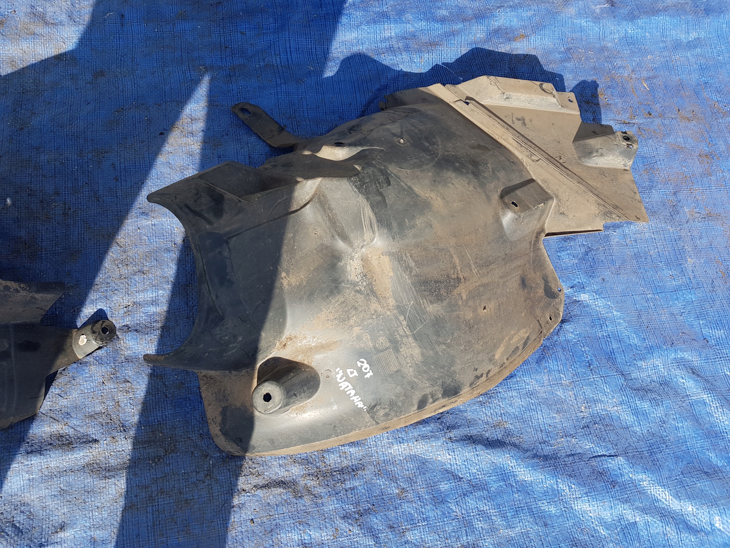 complete mudguard left front MERCEDES W207 2076901830 2076901330
