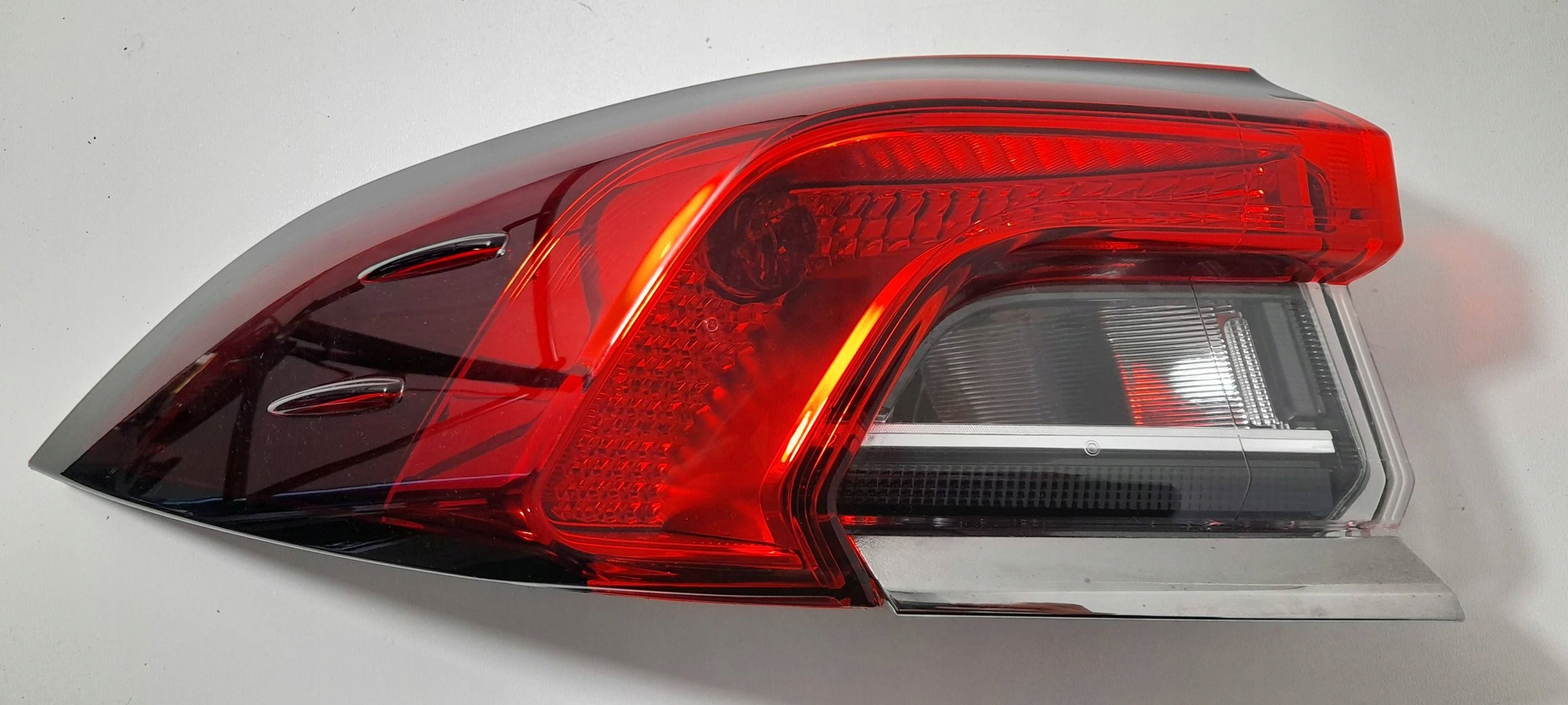 Toyota Corolla E21 sedan light rear left 8156002D1200 (R415)