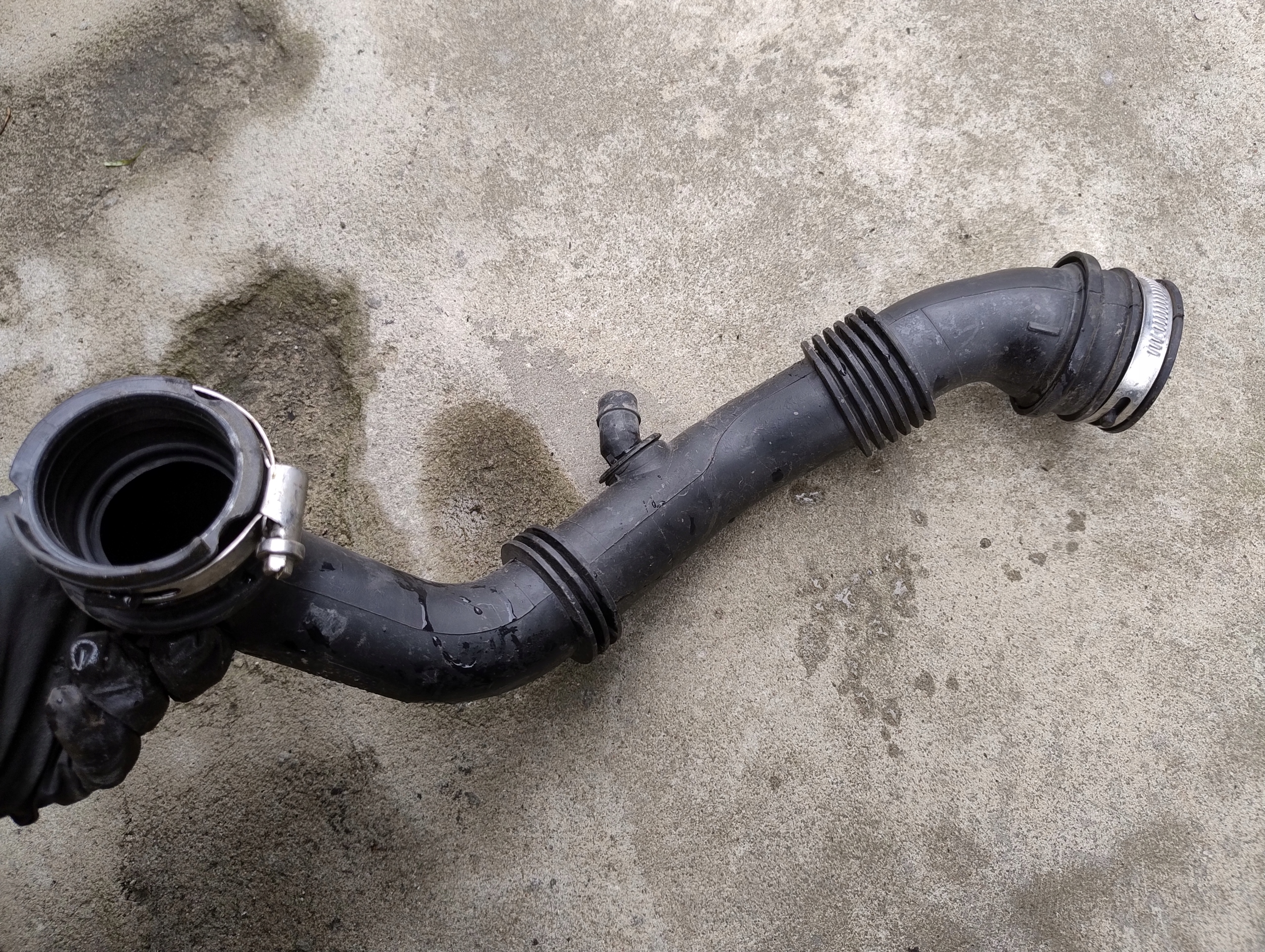 rohr luft Ford Fiesta MK7 C1B1-9C623-BC
