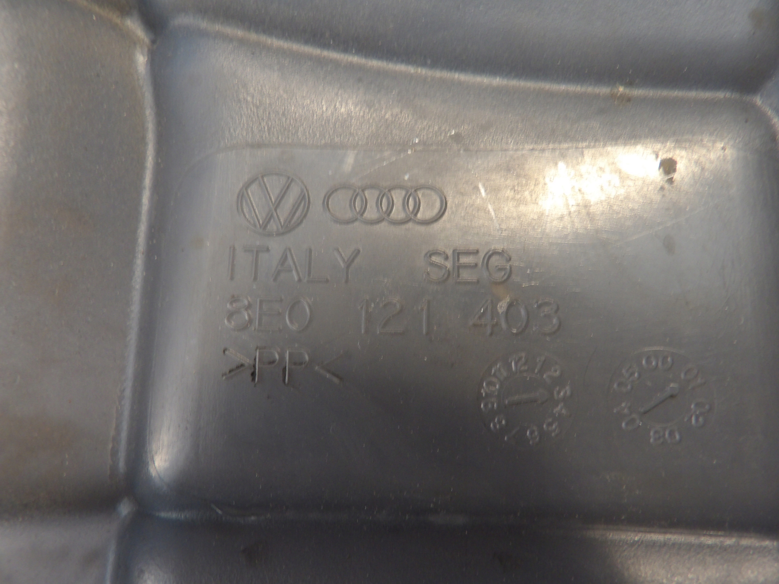 AUDI A4 B6 - water tank 8E0 121403