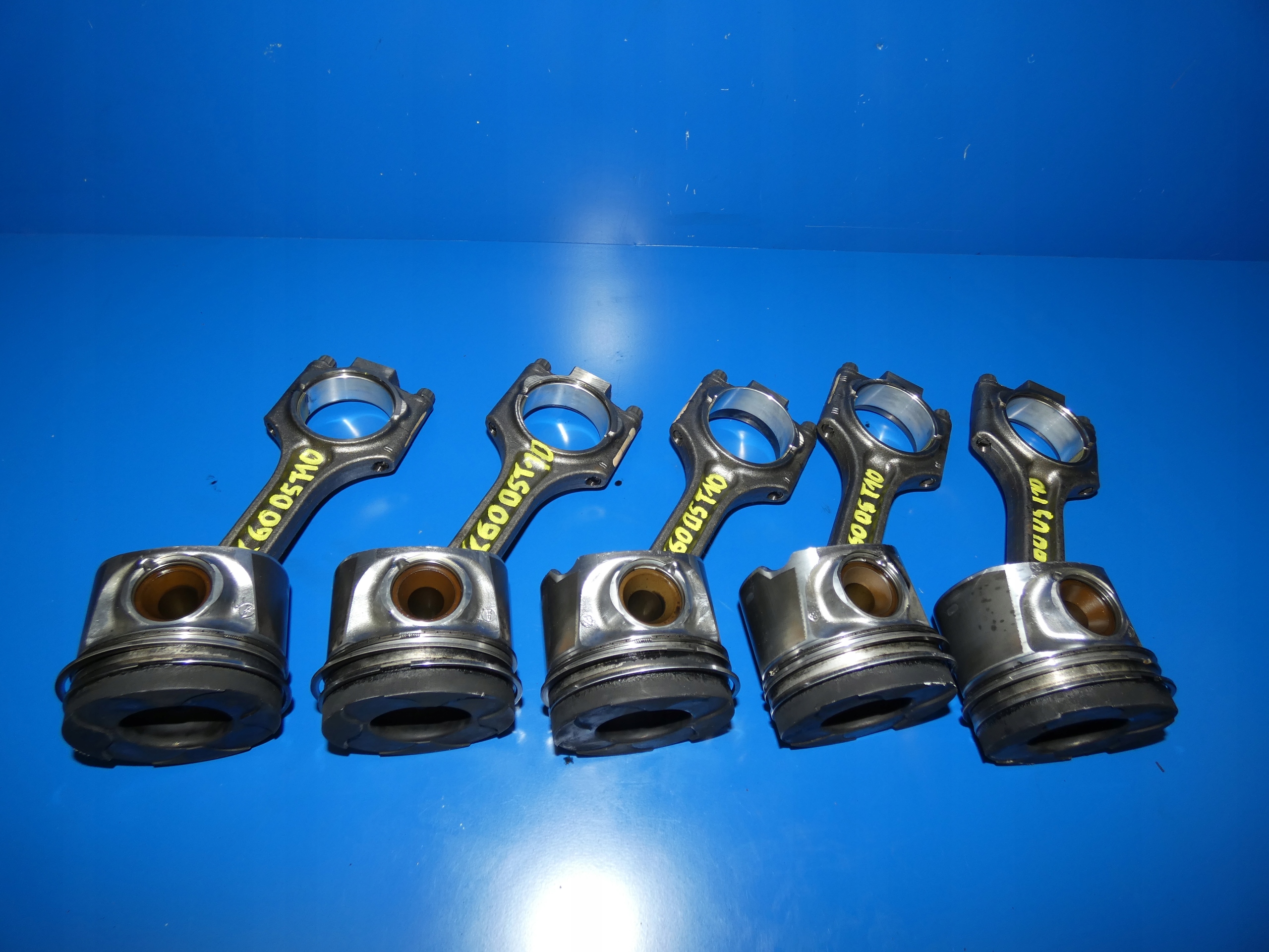 VOLVO XC60 S80 XC70 2.4D5 Piston + Bielle D5244T10