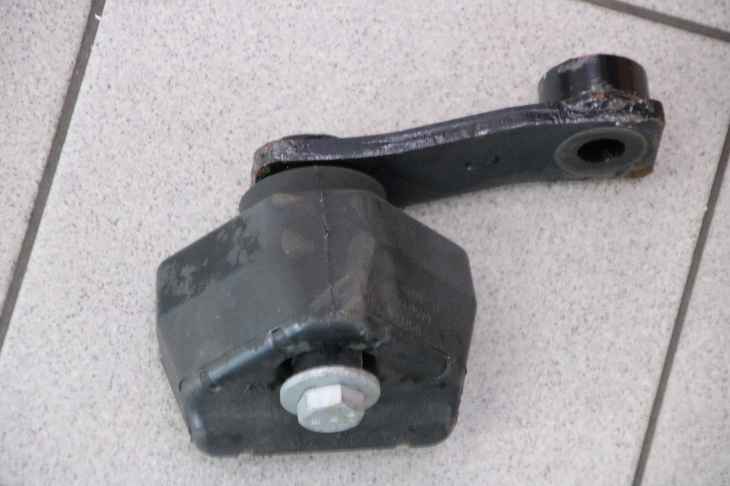 BMW E87 E90 E91 E92 TLUMIK DRGAN posteriore MOSTU 6783545