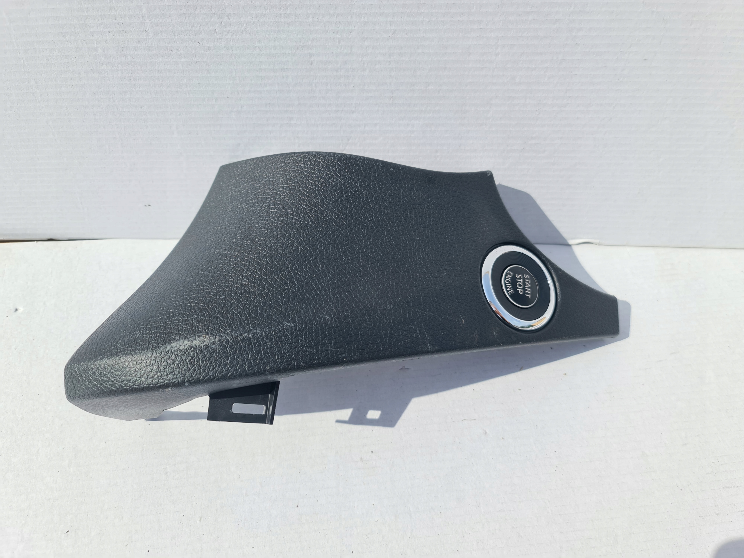 X TRAIL OSLONA KONSOLI 68414 6MA1B