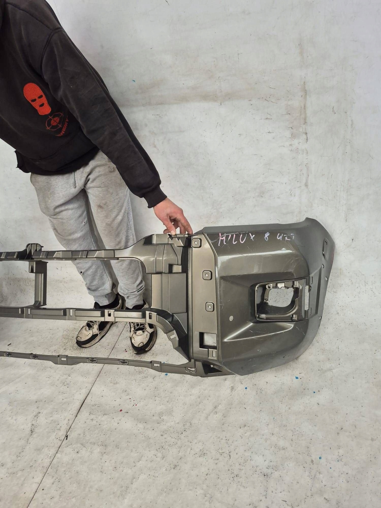 TOYOTA HILUX VIII 8 INVINCIBLE 20- bumper front front PDC