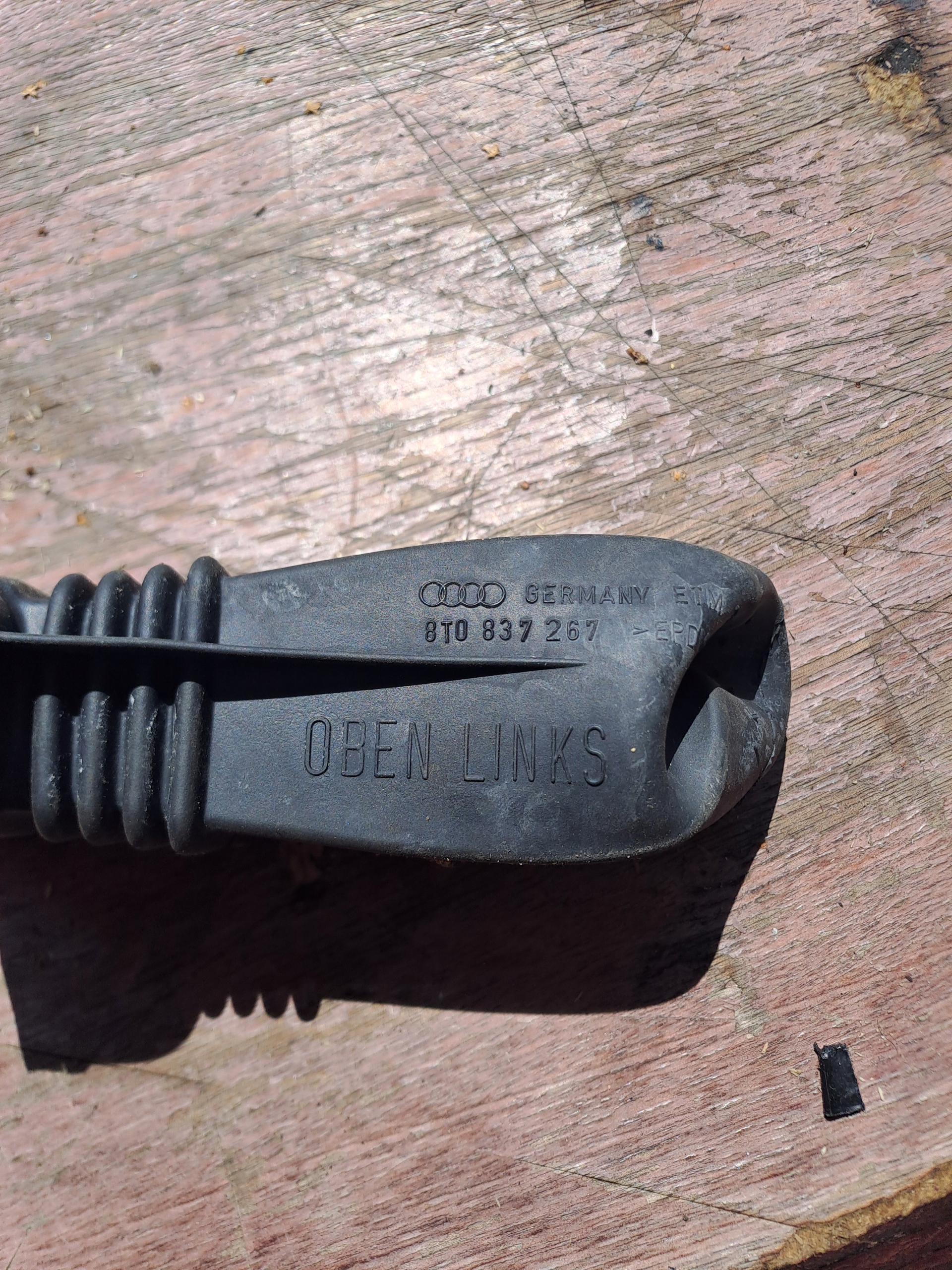 omezovač dveře předek AUDI A5 8T 8T0837267