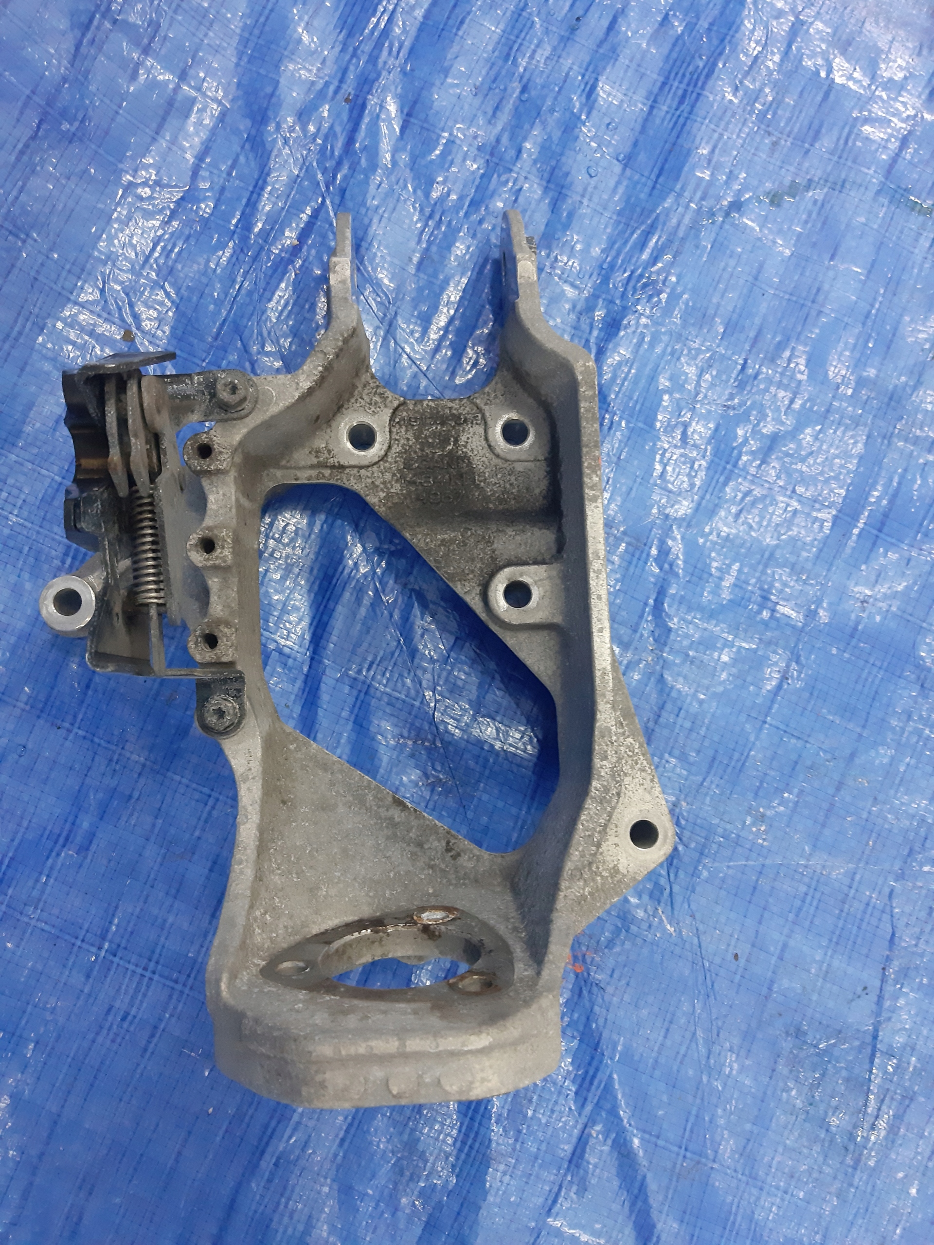 1484111 - Scania P380 11R E5 кабина кронштейн держатель