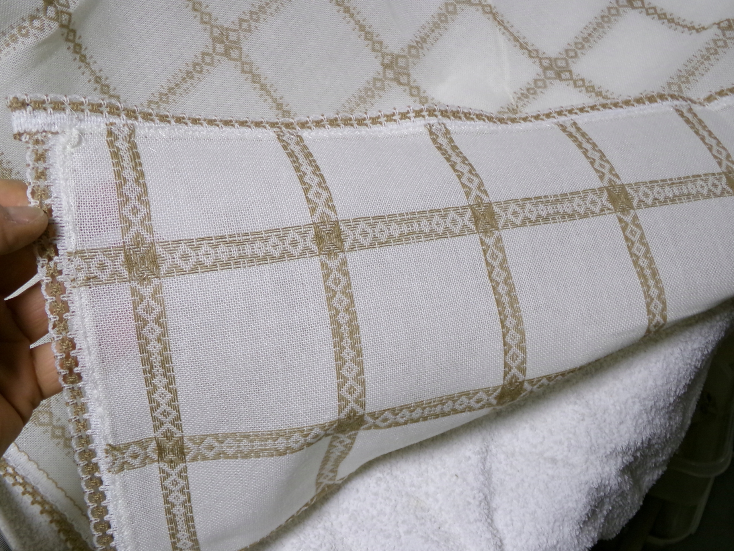 PIĘKNY OBRUS 160X125 cm