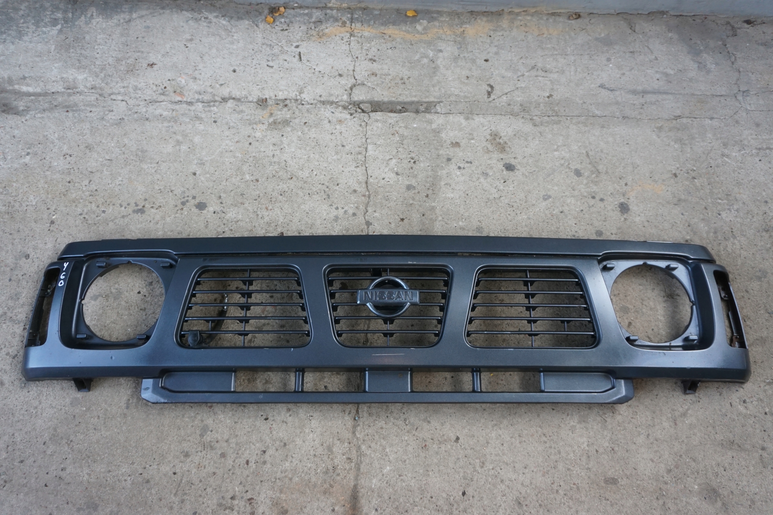 Nissan Patrol Y60 Kühlergrill FRONTGRILL Kühlergitter - Thumbnail 2
