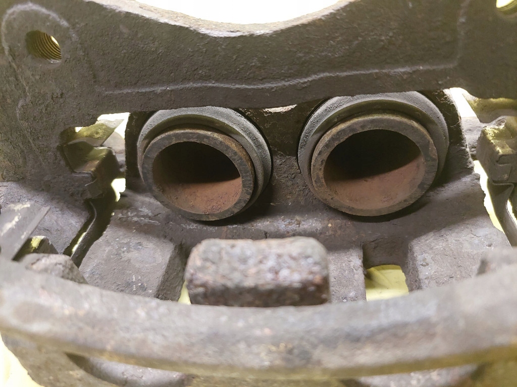 HYUNDAI SANTA FE and 2.0 D caliper right front