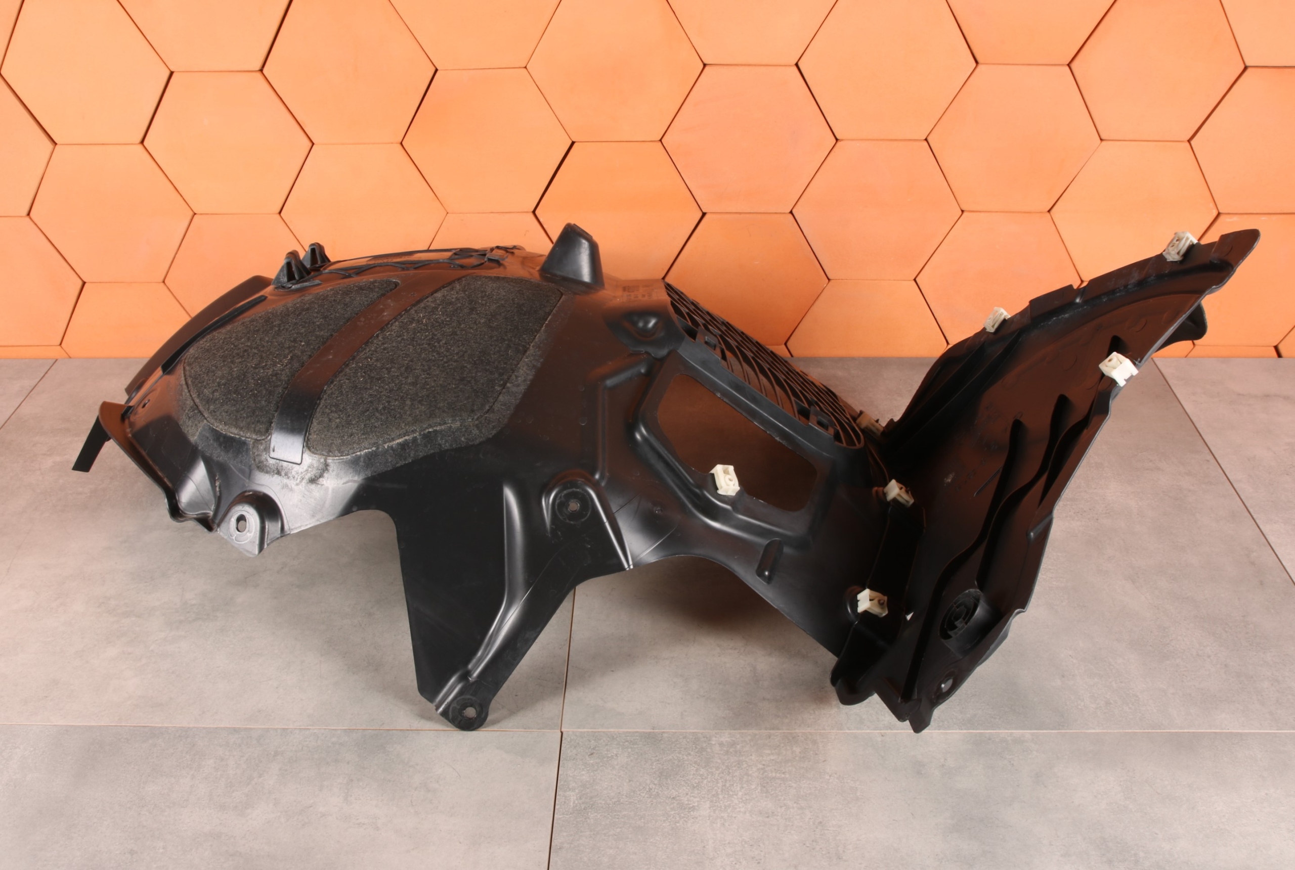 BMW 8 G14 G15 G16 ORYGINALNE mudguard left front left front 7374735
