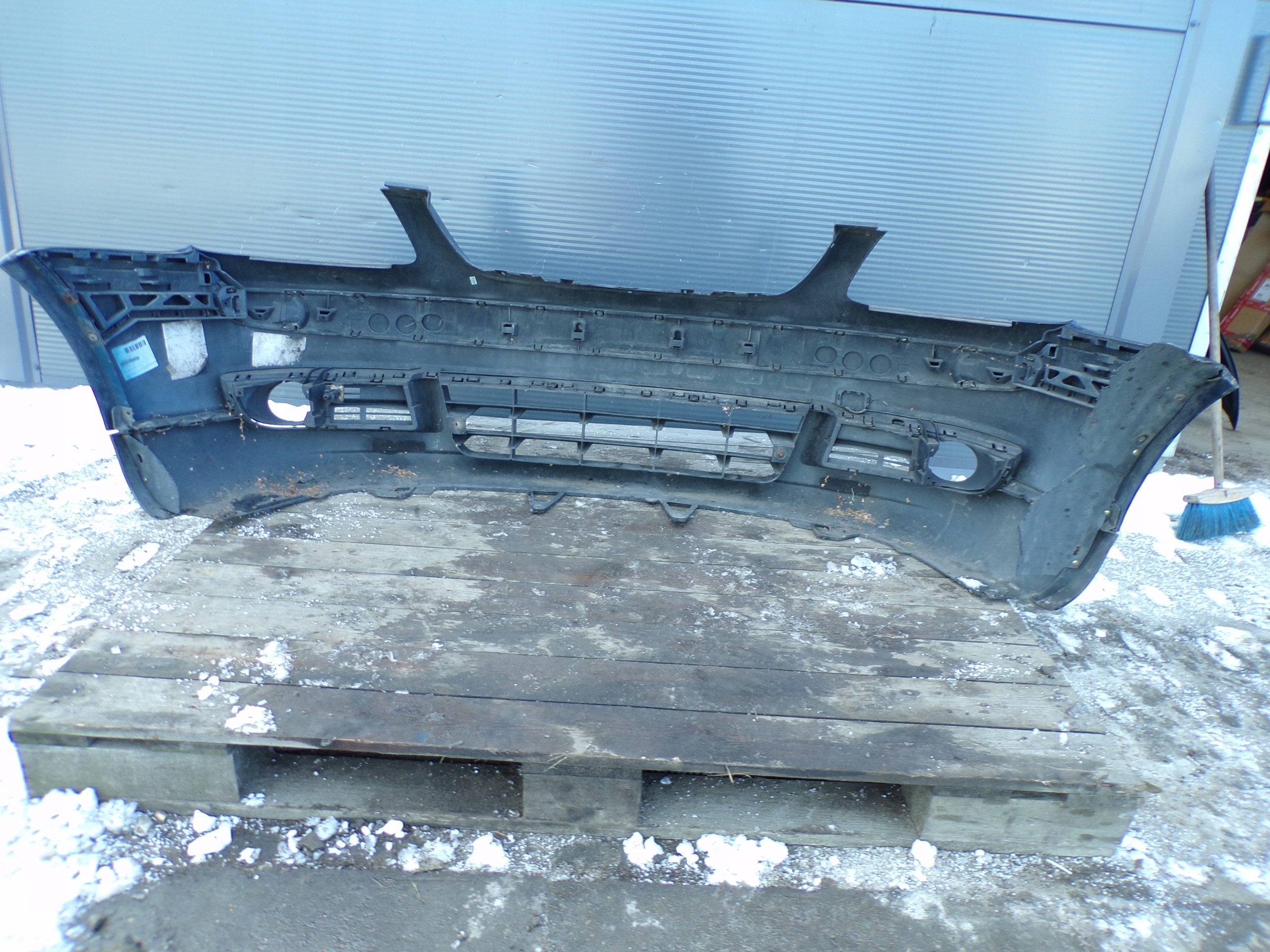 front bumper front VOLKSWAGEN TOURAN 1 and colour LB5N