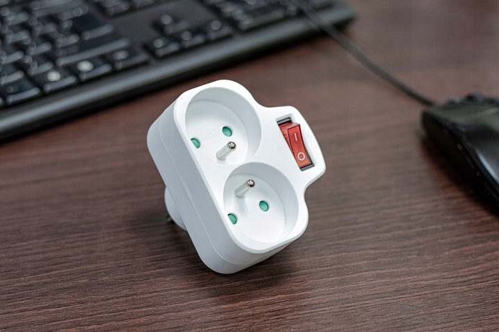 ROZGAŁĘŹNIK PODWÓJNY DWA GNIAZDA Z WYŁĄCZNIKIEM Marka Plast-Rol