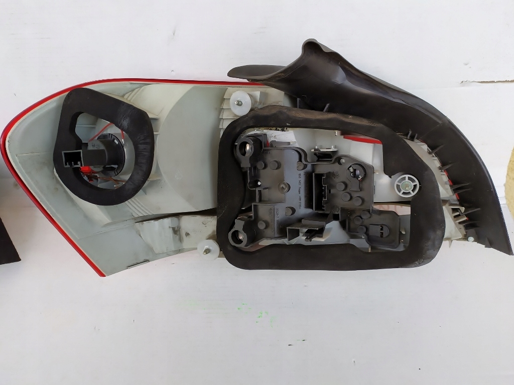 BMW E82 E88 led 07- фонарь правый