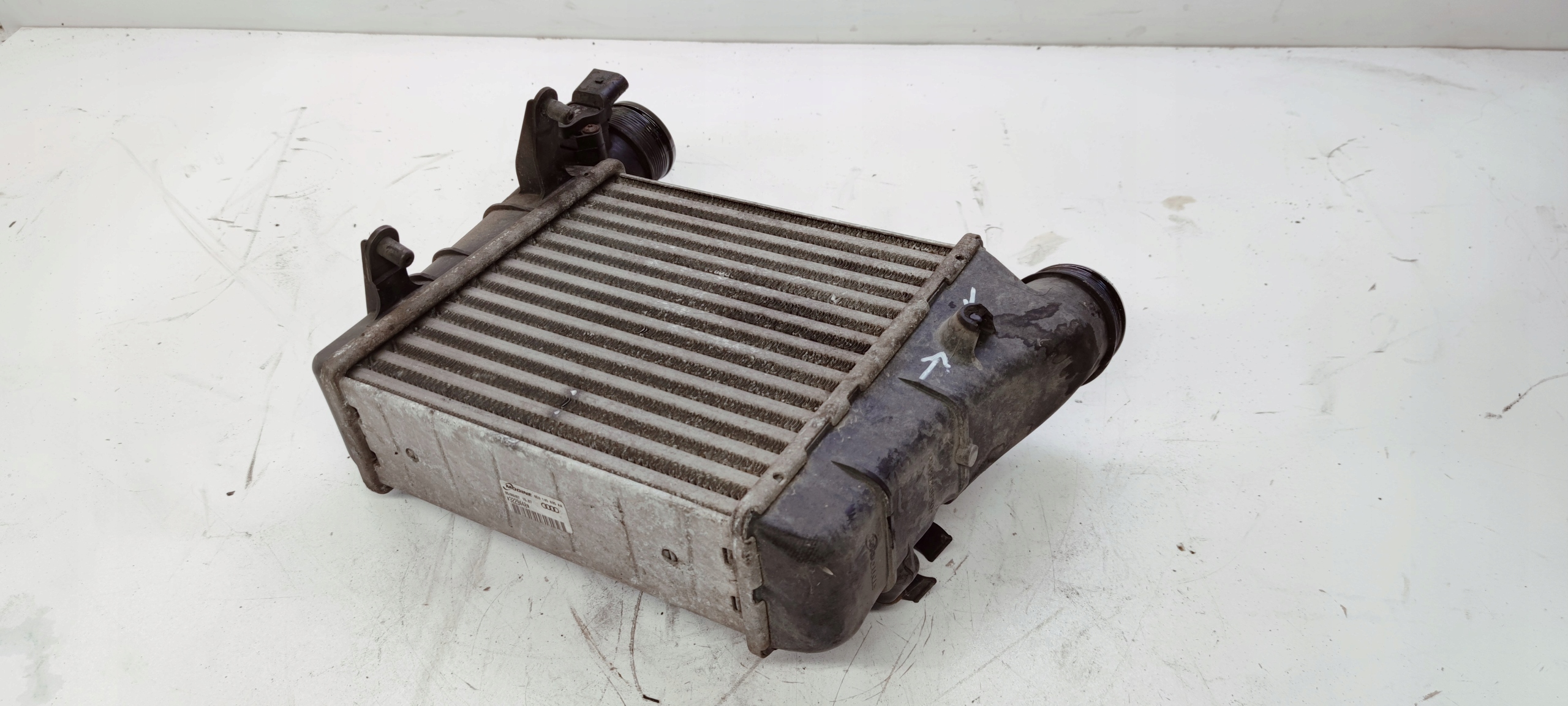 Kühler INTERCOOLER AUDI A4 B7 8E0145805AA
