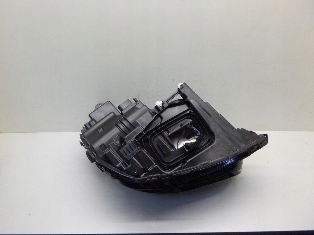 MERCEDES E KLASA 213 LIFT FULL LED 20- light right