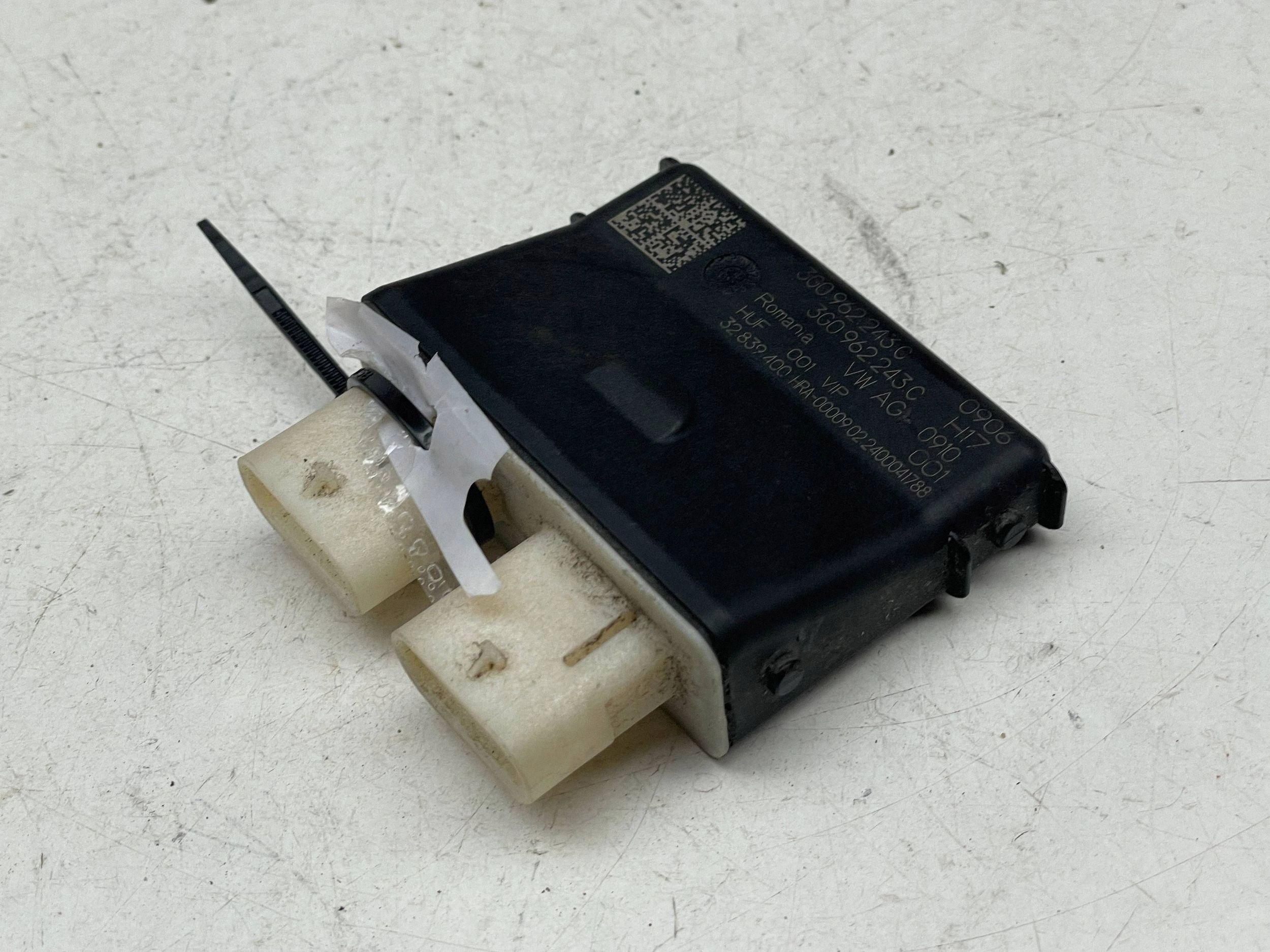 module bonnet boot VW AUDI CUPRA LEON 3G0962243C