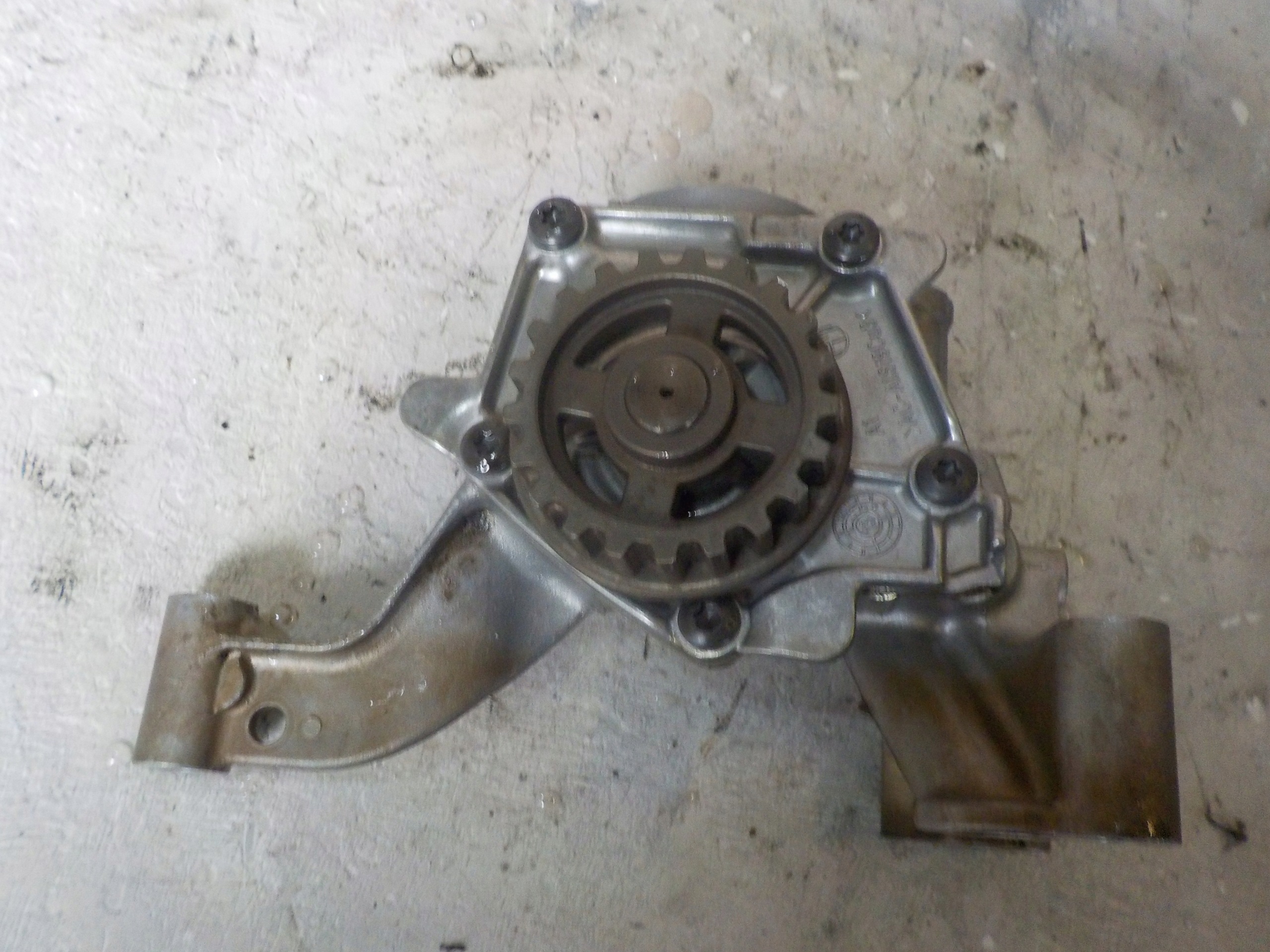 FORD FIESTA MK7 ölpumpe CM5G-6600-DC