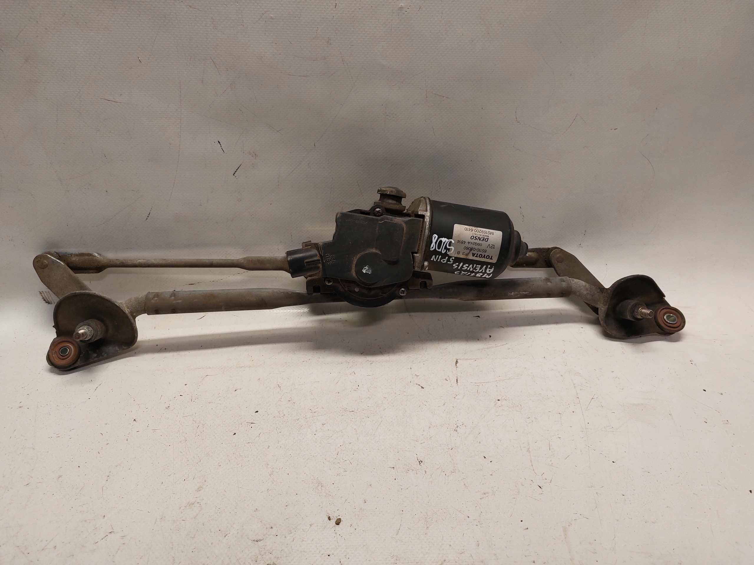 wiper mechanism front TOYOTA AVENSIS