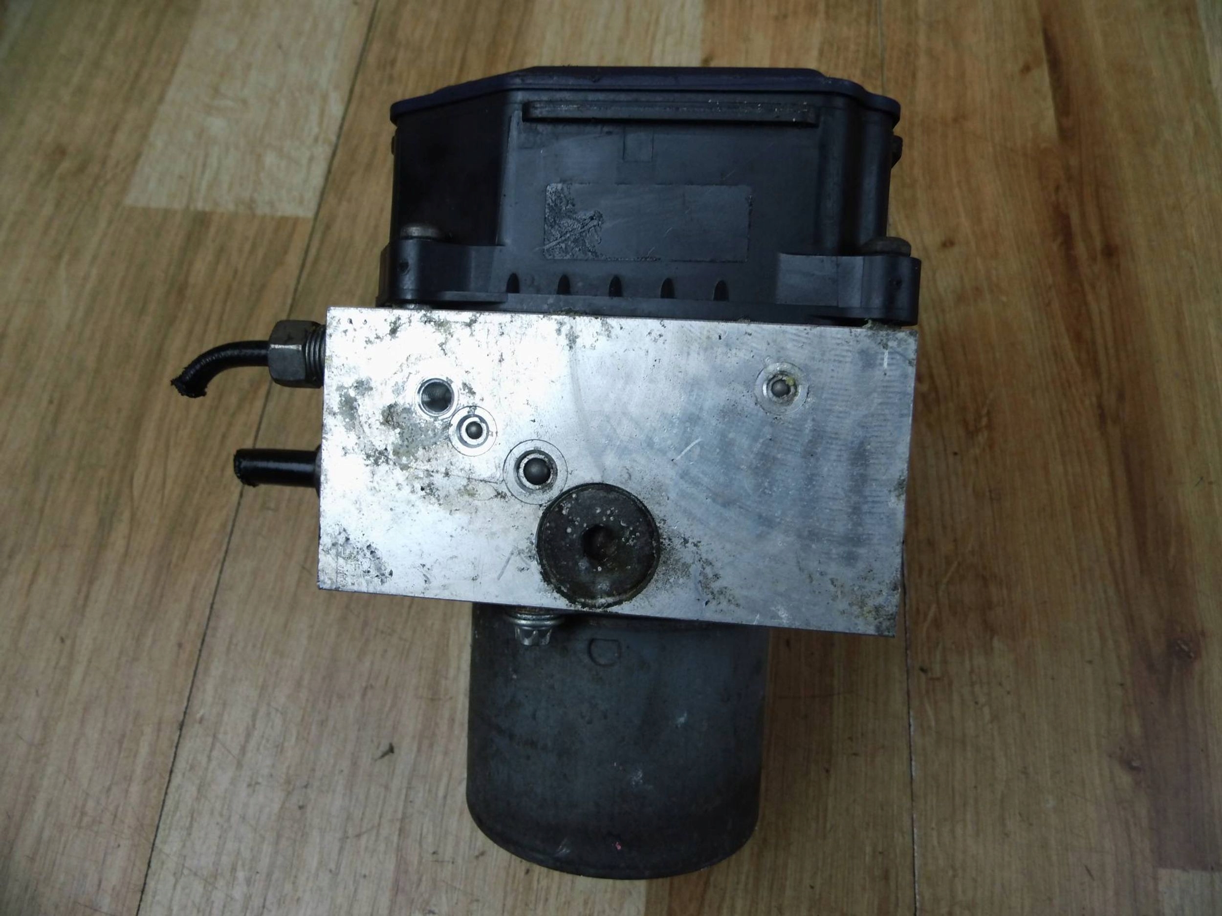 Jeep Grand Cherokee WK2 Dodge Durango pump control unit ABS