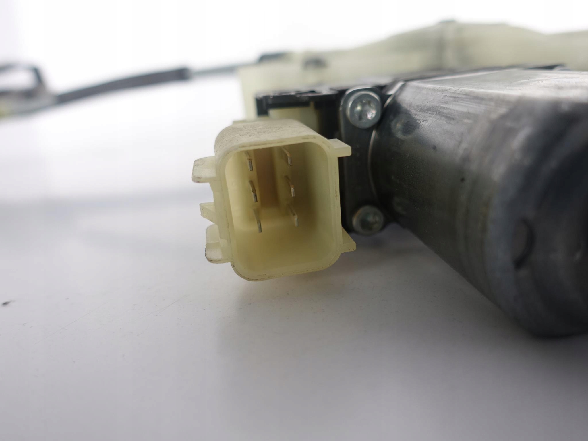 MASERATI LEVANTE M161 window regulator left rear part