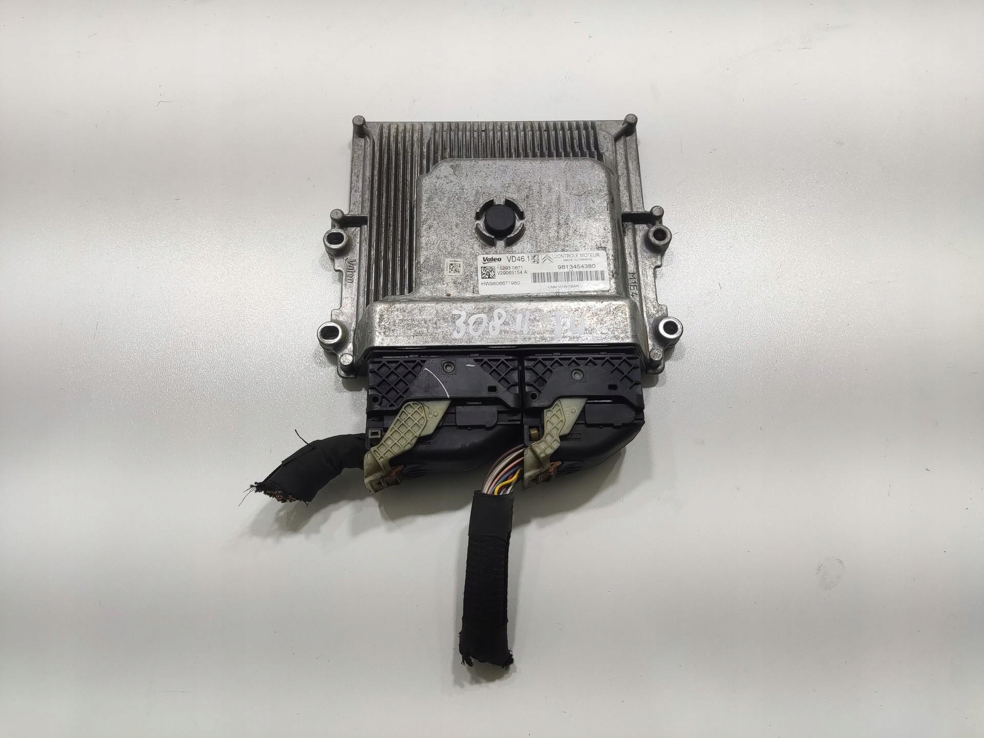 control unit computer of the engine PEUGEOT 308 II T9 1.2 THP 2013-2017 9813454380