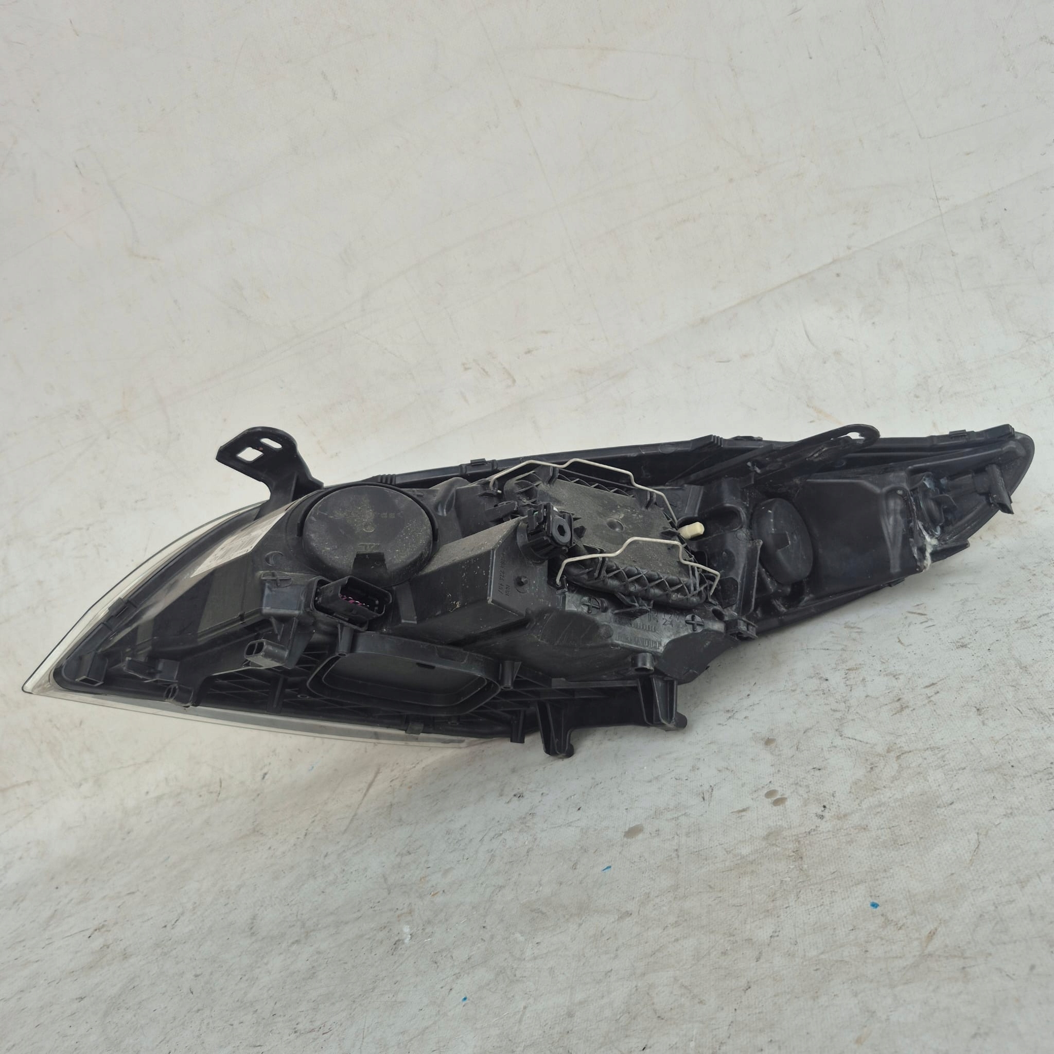RENAULT MEGANE III 08- light right front front CIEMNA 260103187R