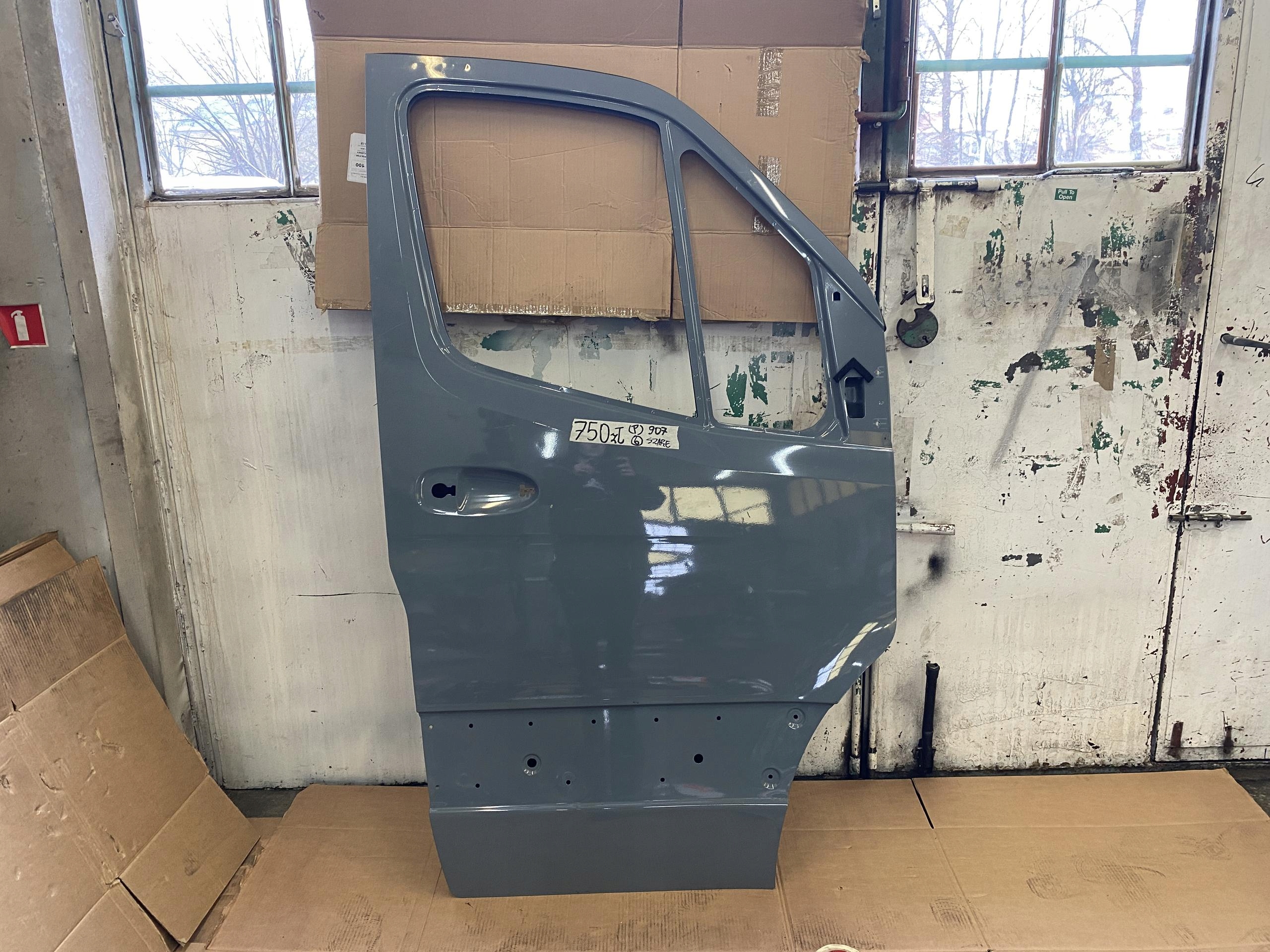 SPRINTER 907 910 17- door front right SZARE unprotected ORYGINALNE