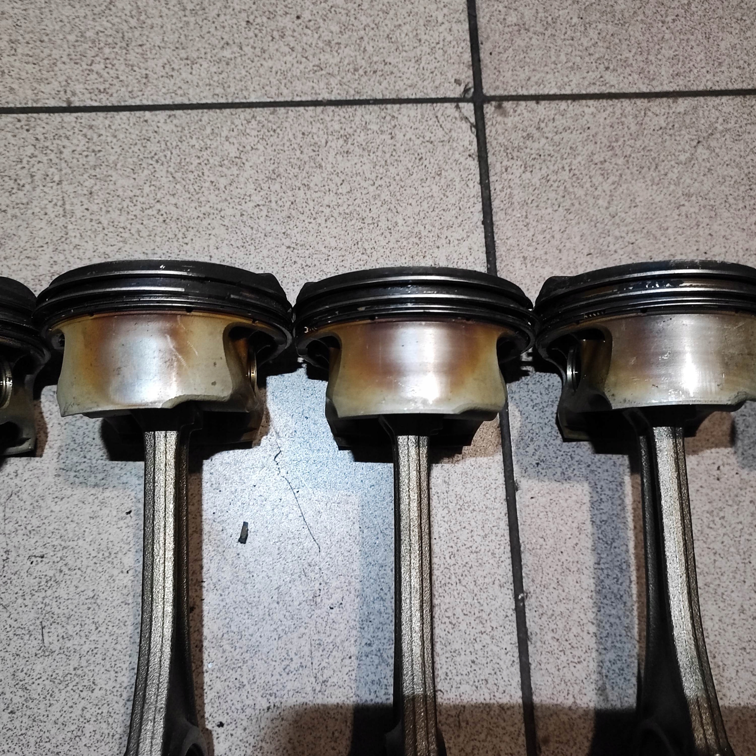 TŁOK TŁOKI KORBA AUDI A6 C6 S6 A8 S8 D3 5.2 V10 Typ samochodu Samochody osobowe