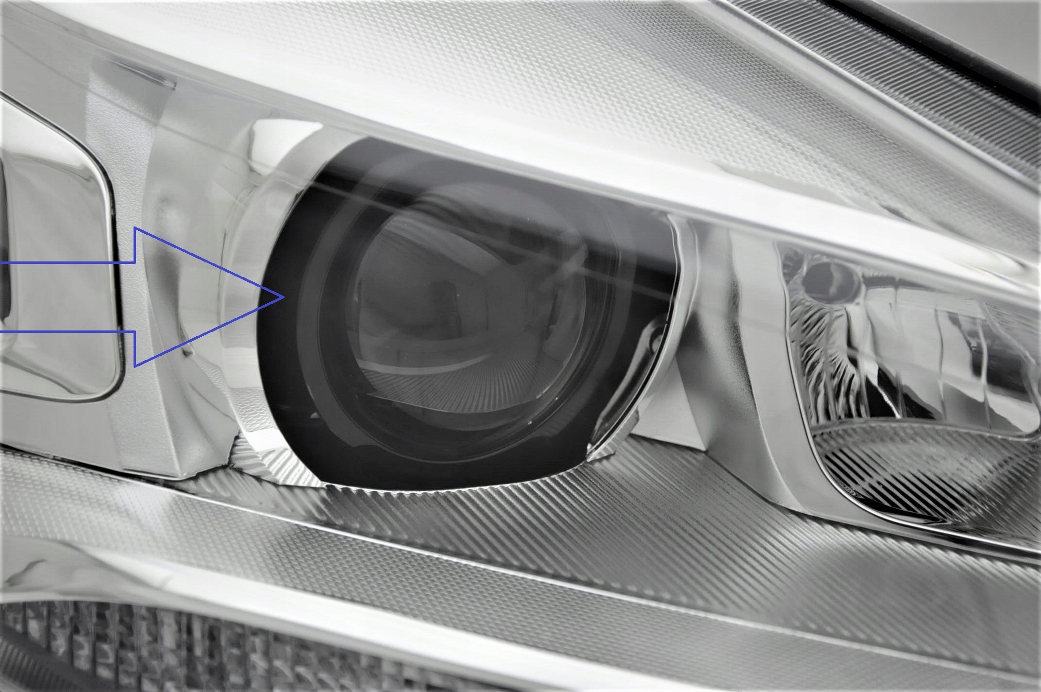 FORD KUGA OD 2013- REFLEKTORY KOMPLET XENON NOWE Typ samochodu 4x4/SUV Samochody osobowe