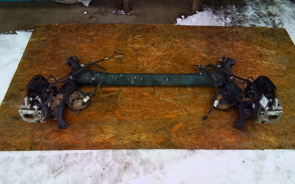 RENAULT KADJAR BELKA ZAWIESZENIA TYŁ ZACISKI KPL.