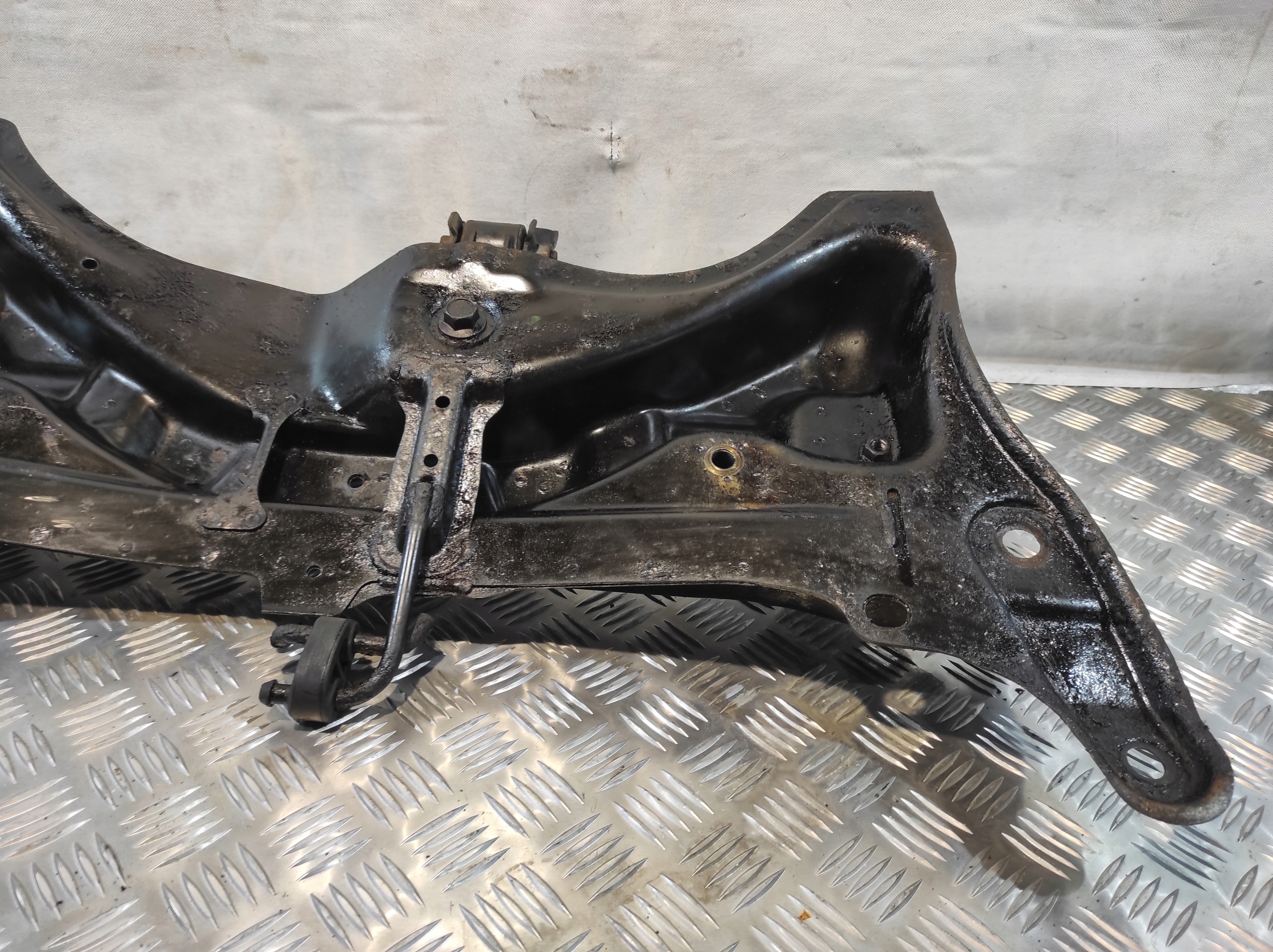 subframe axle beam axle beam sider front of the engine PEUGEOT 107 1.0 B