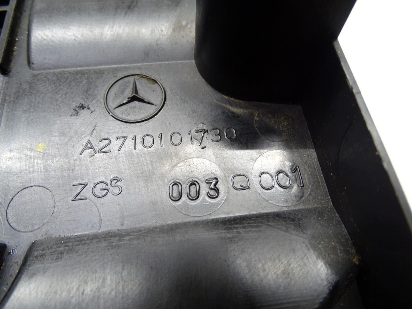 Abdeckung der Ventile MERCEDES C-KLASA W204 1.8 CGI A2710101730