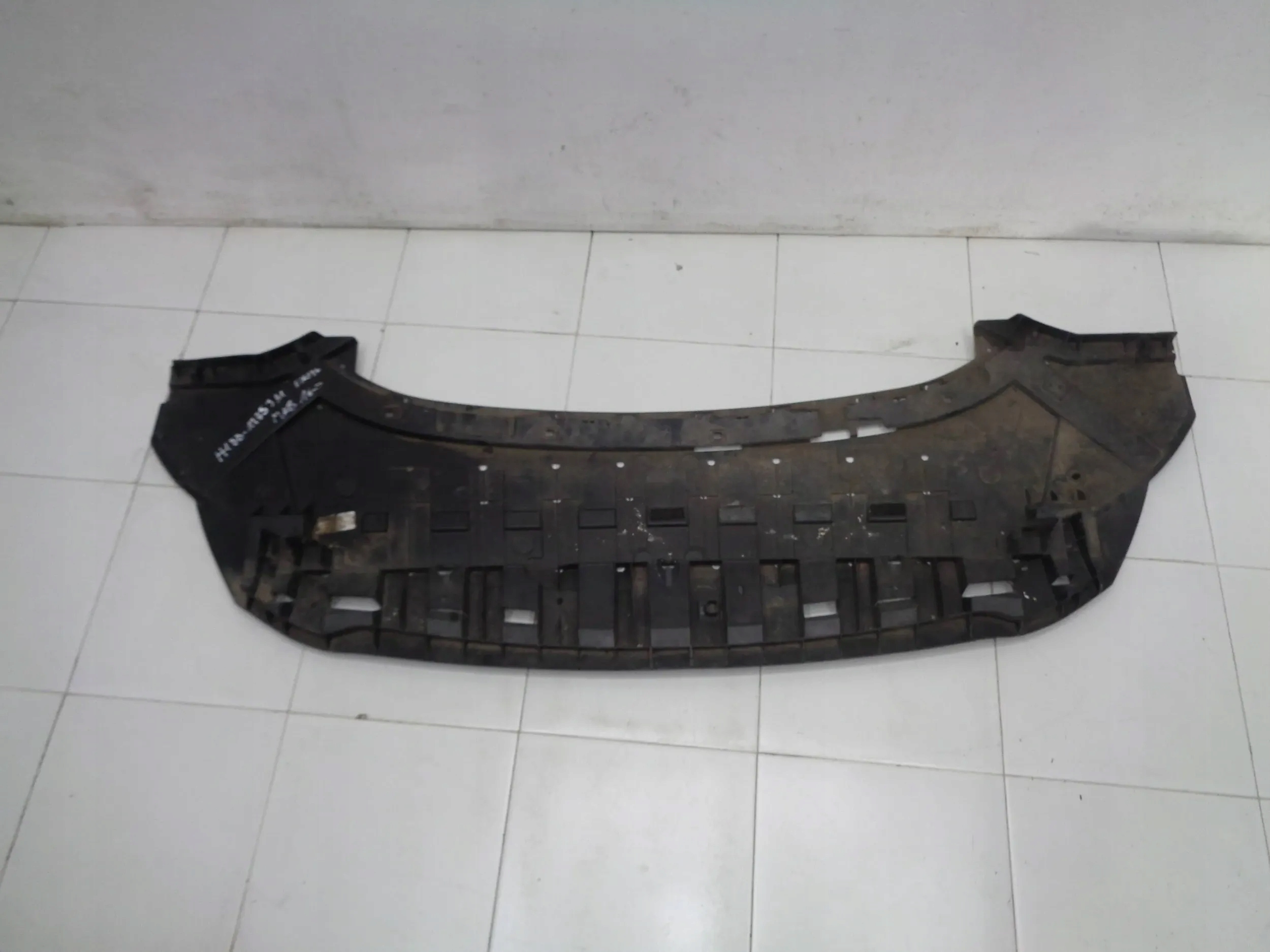 FORD FIESTA MK8 OSŁONA PŁYTA DOLNA ZDERZAKA PRZÓD PRZEDNIA 16R-