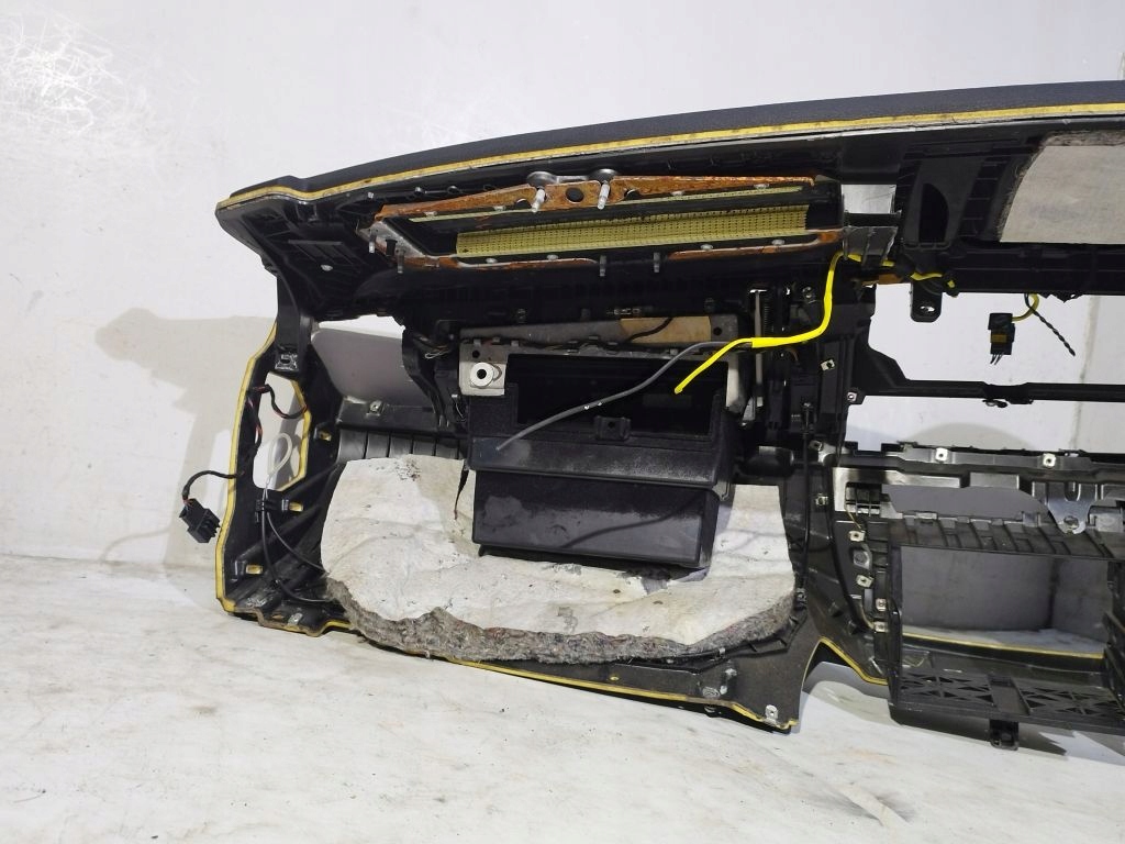 BMW X5 E70 dashboard instrument panel console