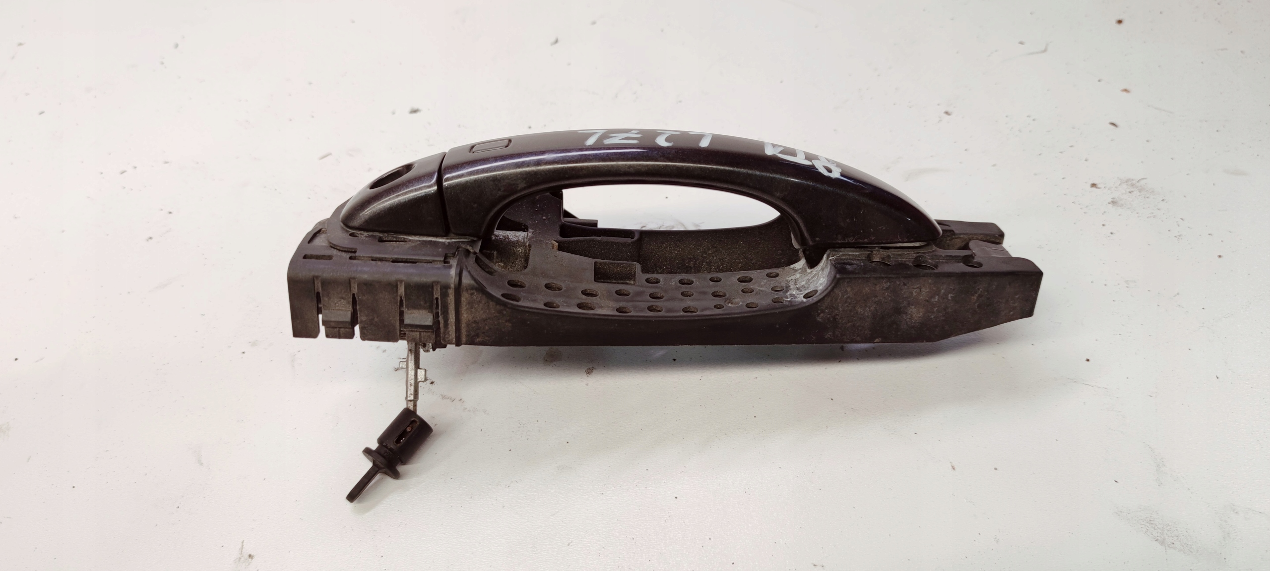 handle left front AUDI A1 A4 A5 Q5 8T1837885 LZ7L