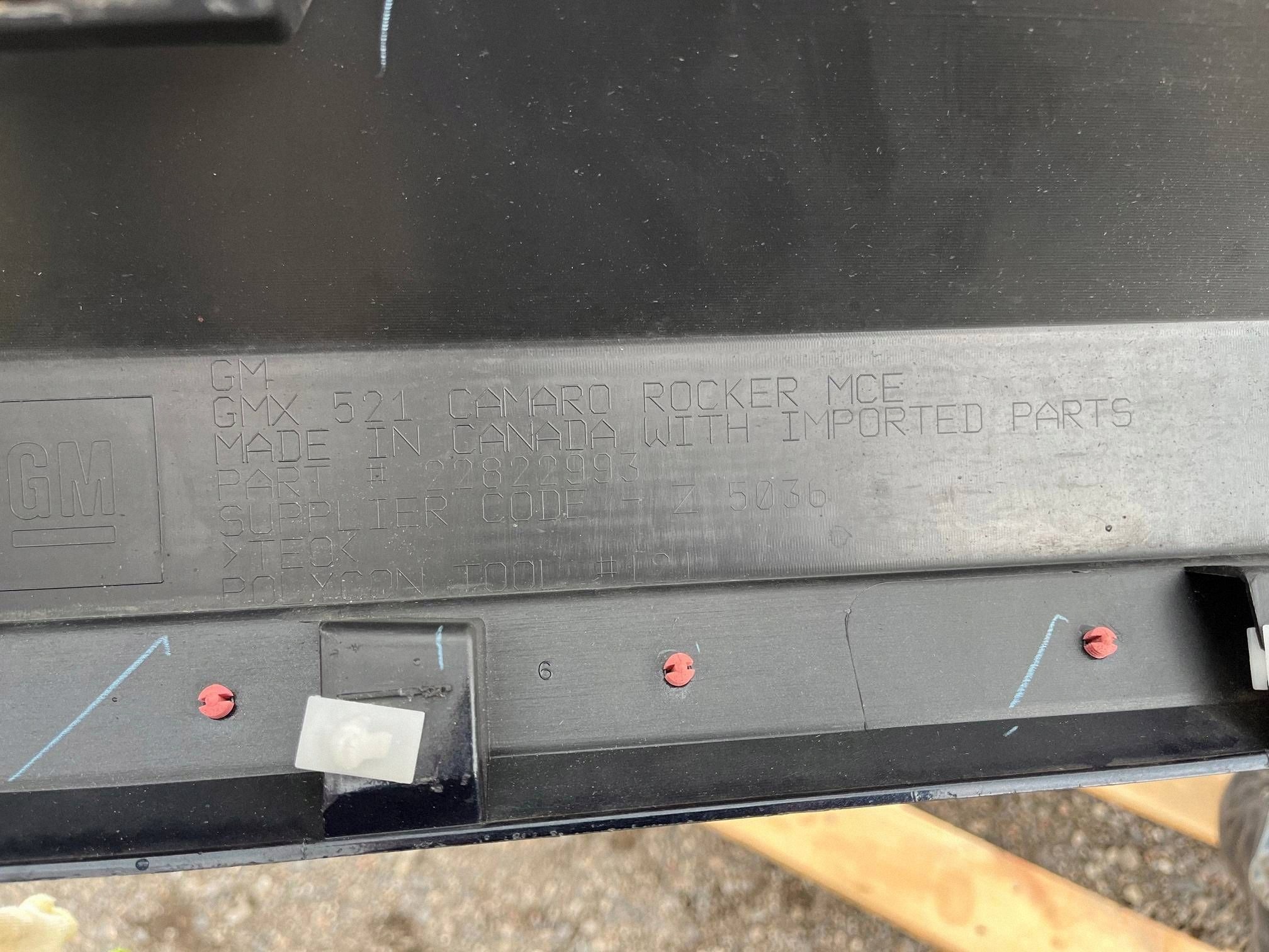 threshold right moulding cap threshold of the threshold right Chevrolet Camaro 2014-2015