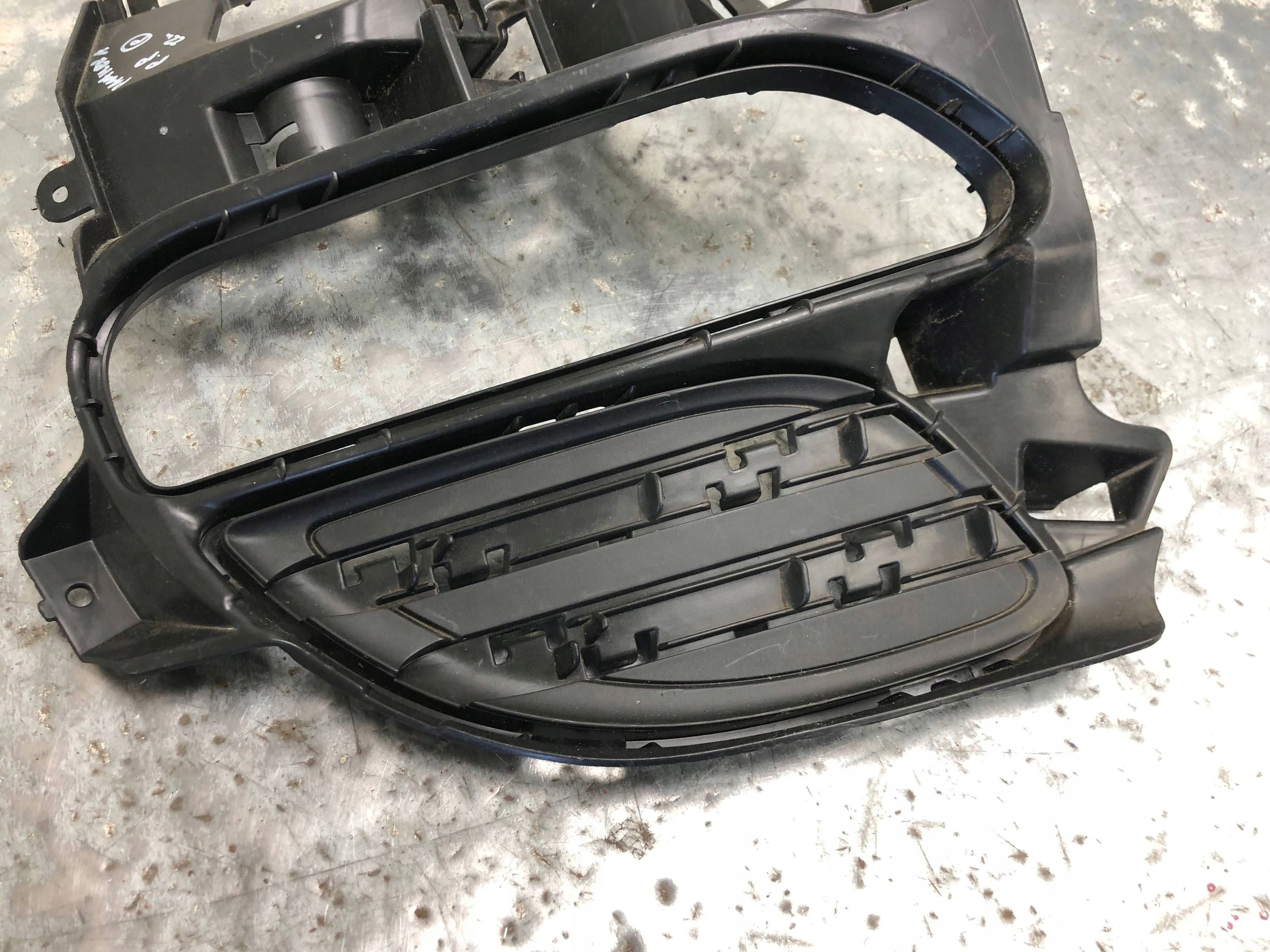 grid of a bumper right front PORSCHE PANAMERA 97050556403