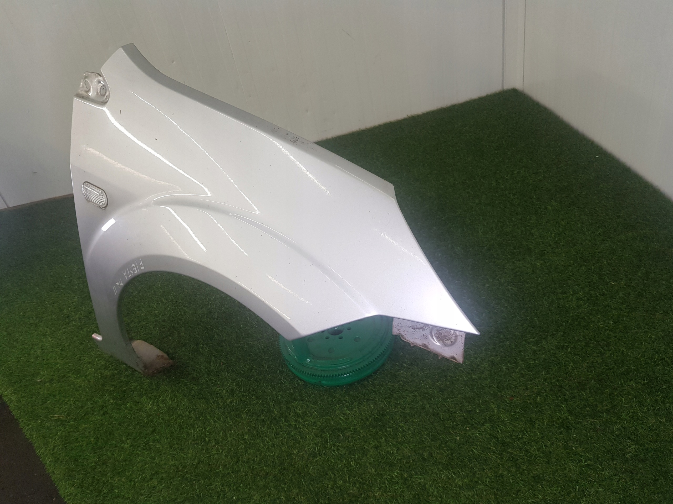 fender right front LIFT FORD FIESTA MK 6