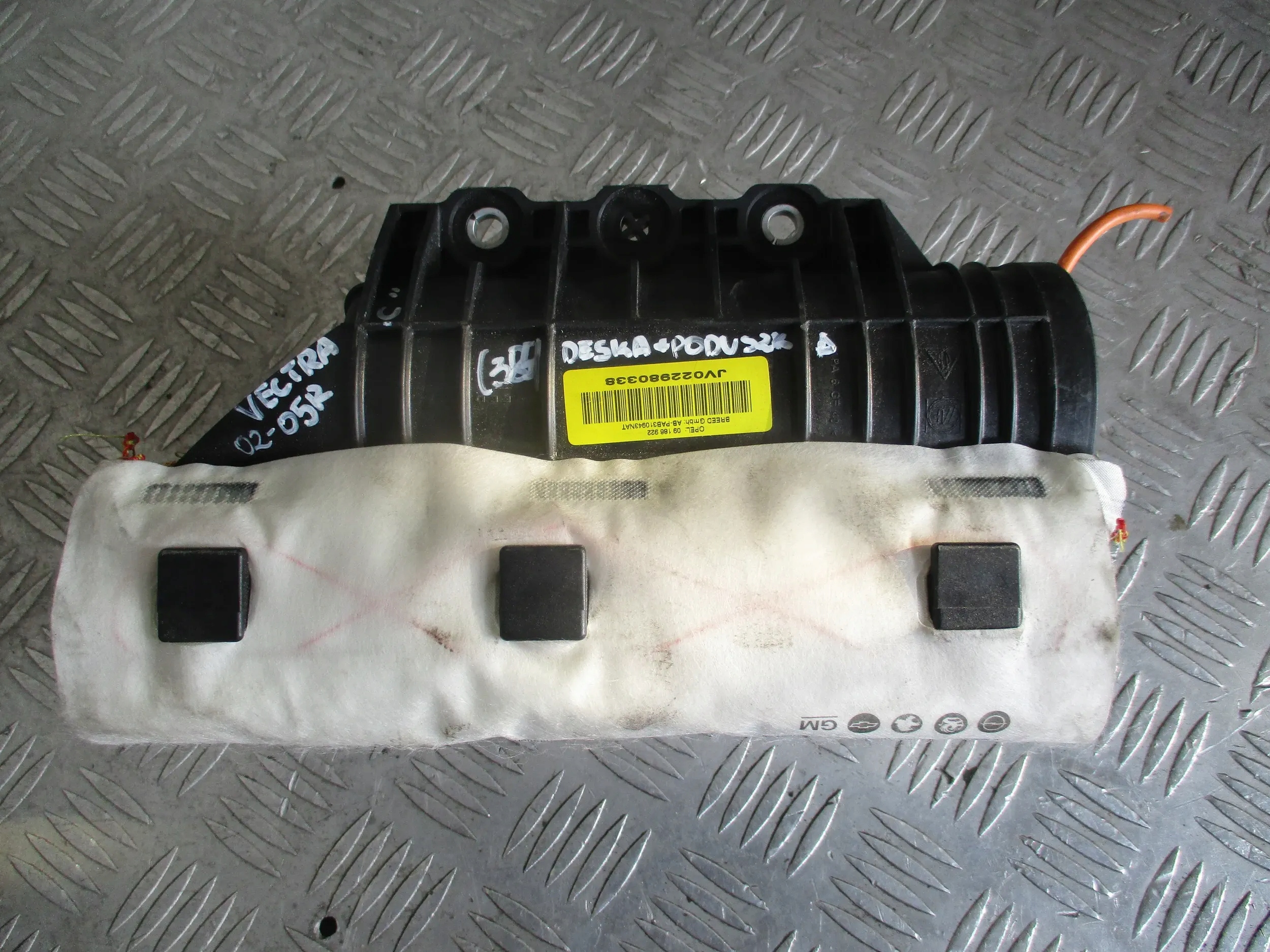 торпеда консоль Подушки opel Vectra C 2.2 b. 02-08 r. HB