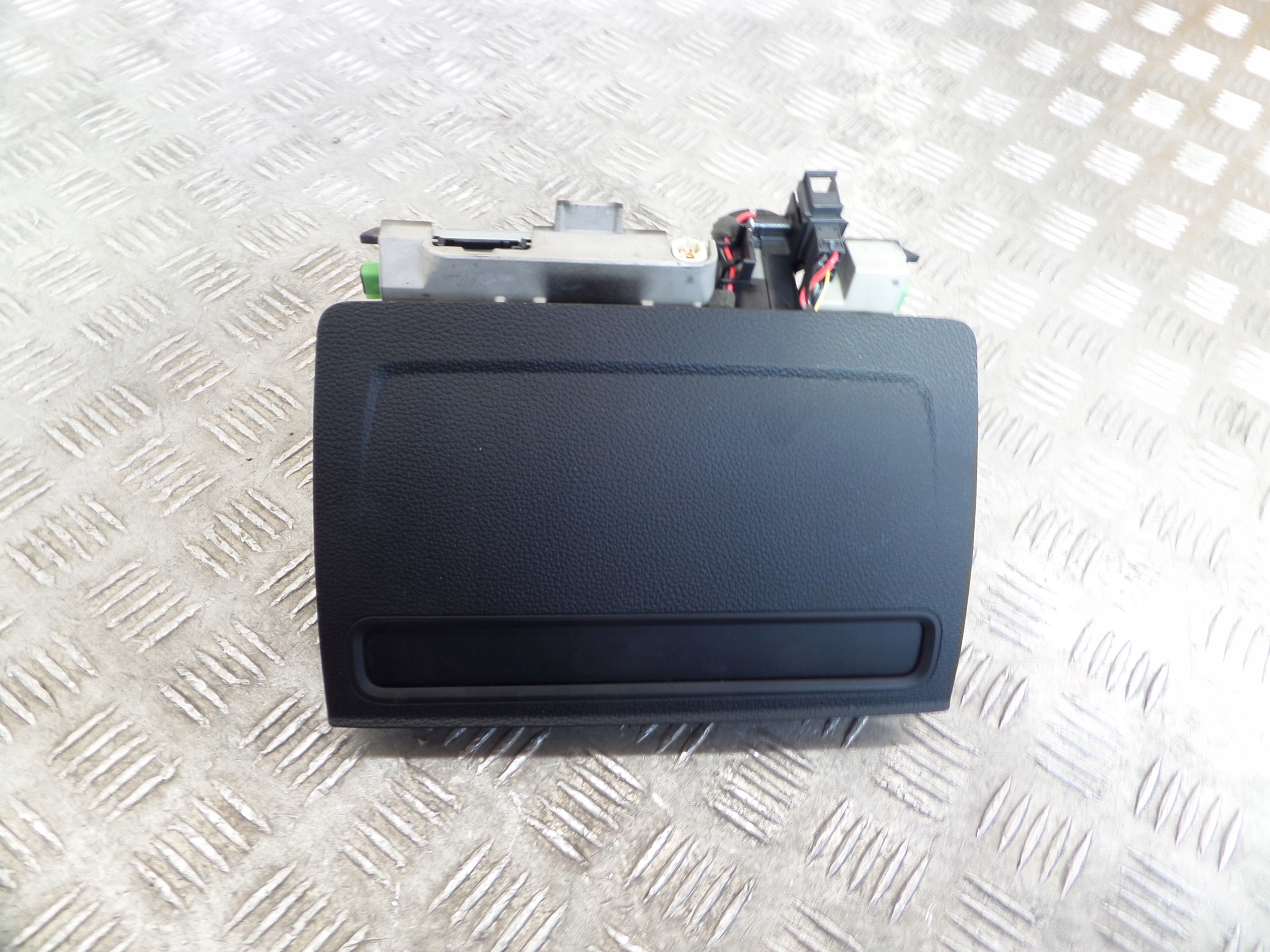 Audi A3 8V display central navigation devices 8v0857273m