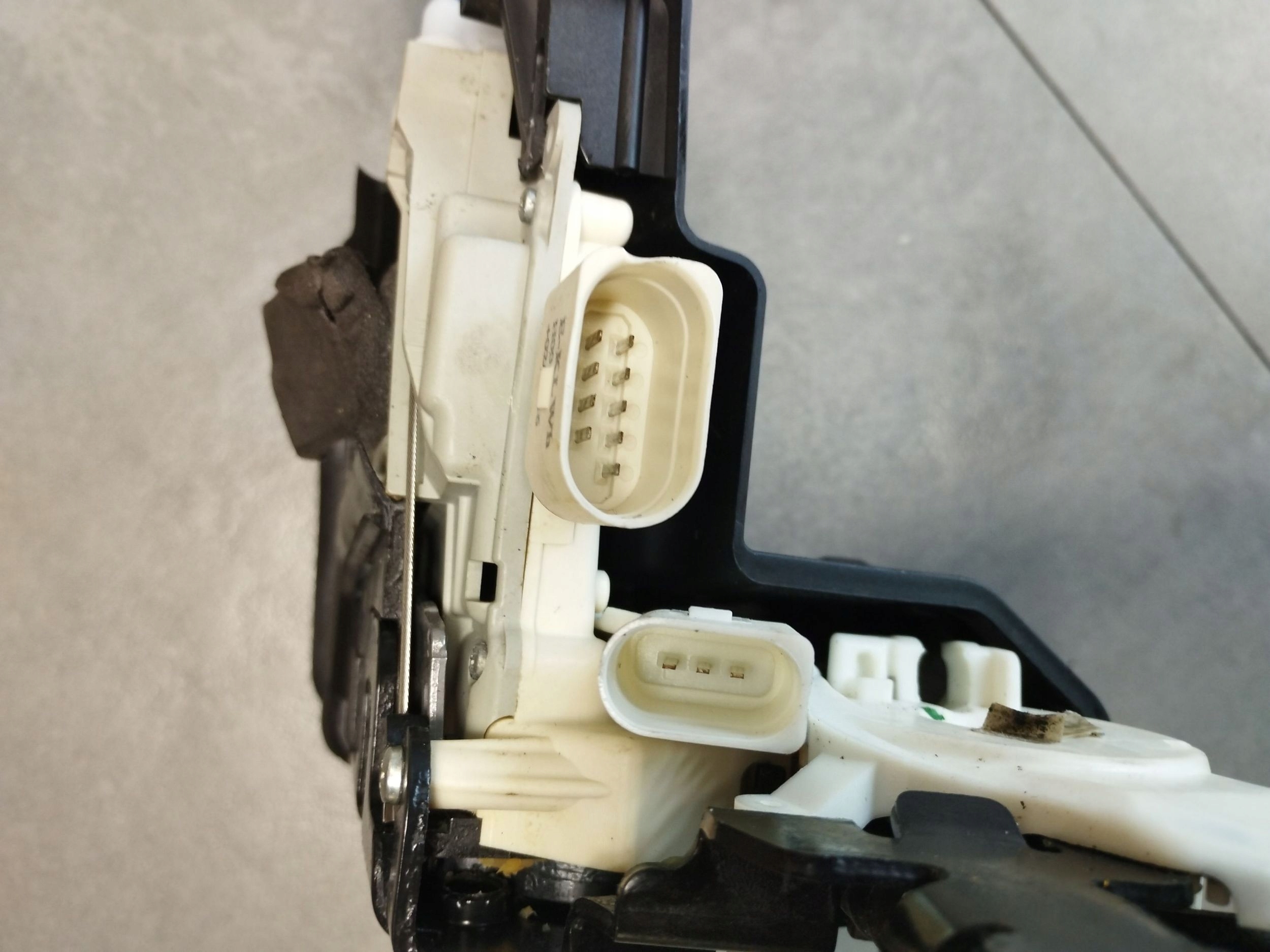 Audi A8 S8 D4 4H lock left rear part 4H0839015C