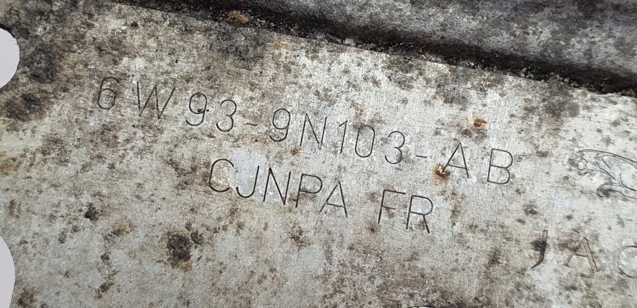 CHLODNICZKA PALIWA JAGUAR XJ X350 6W93 9N103 AB Car type Passenger cars