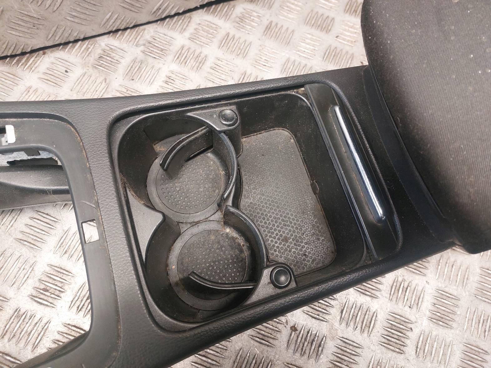 TUNEL central armrest VOLKSWAGEN PASSAT B6 3C0863319S 3C1863241BP
