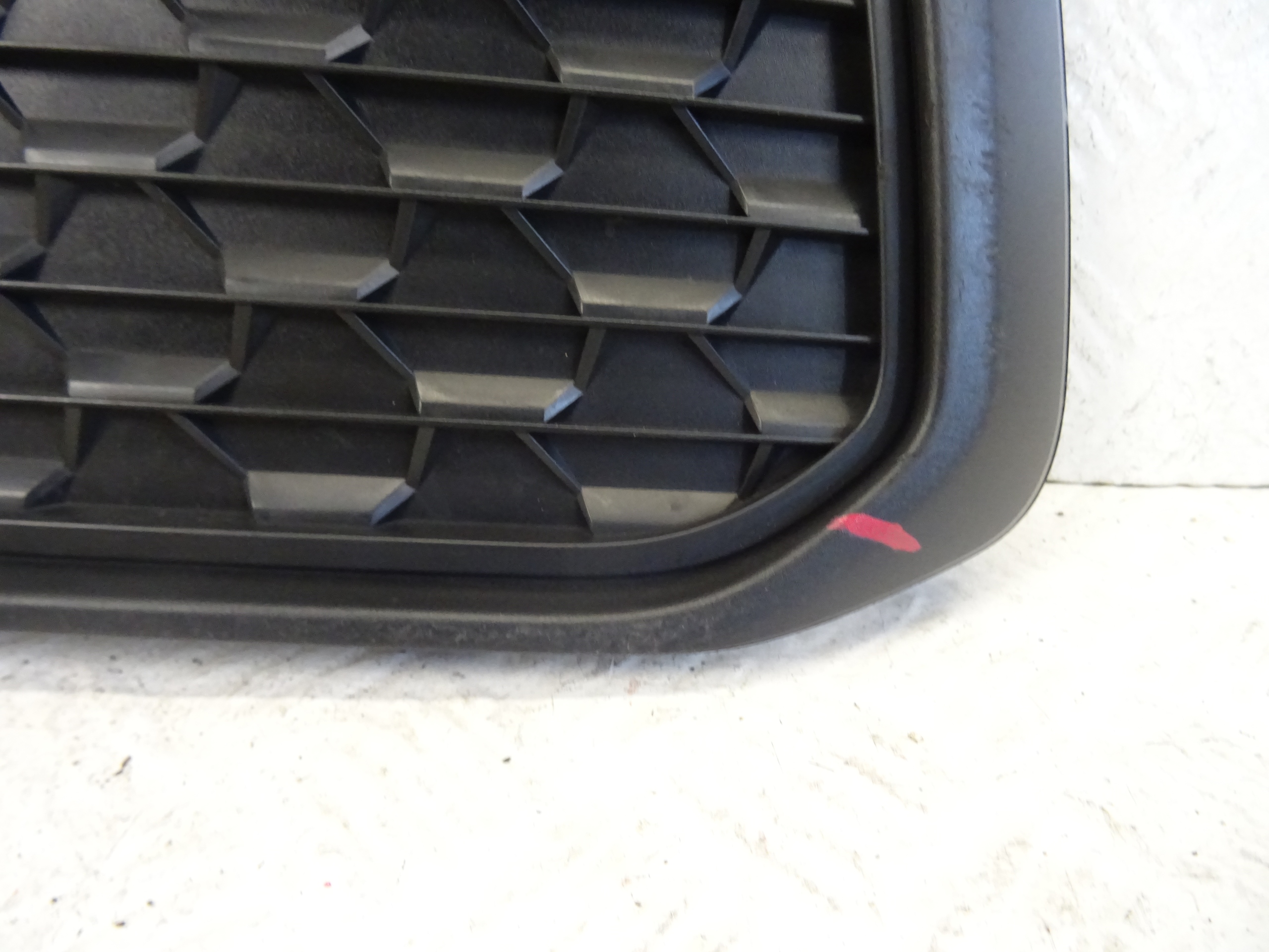 grid of a bumper front front left AUDI A1 82A 82A807681F