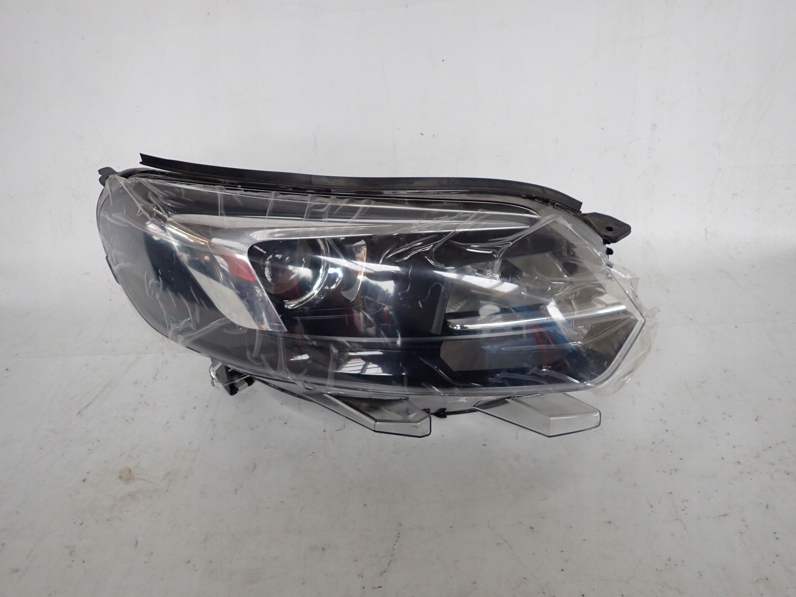 OPEL VIVARO ZAFIRA D LIFT 19- light front front right XENON