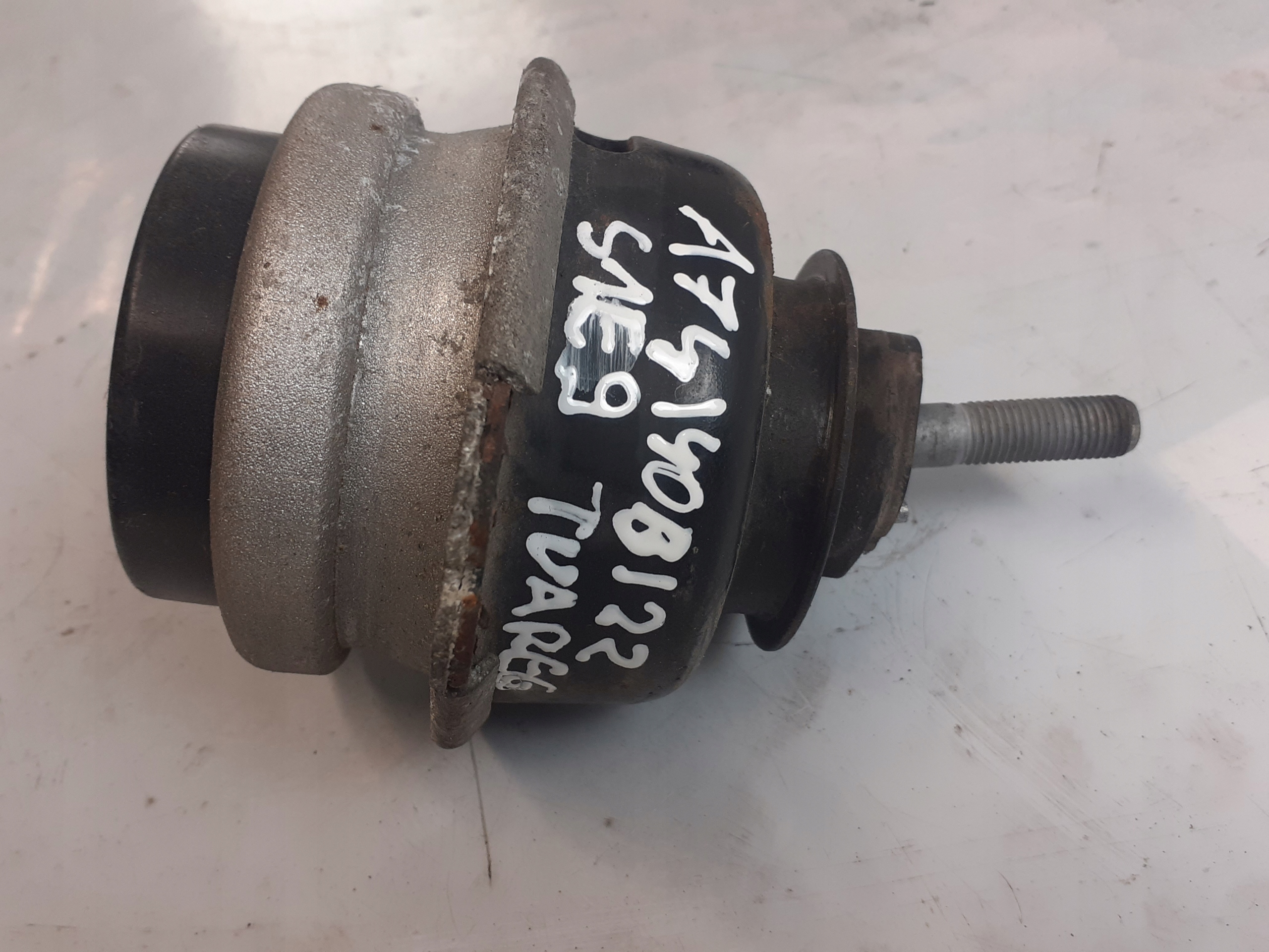 VW TOUAREG engine mount