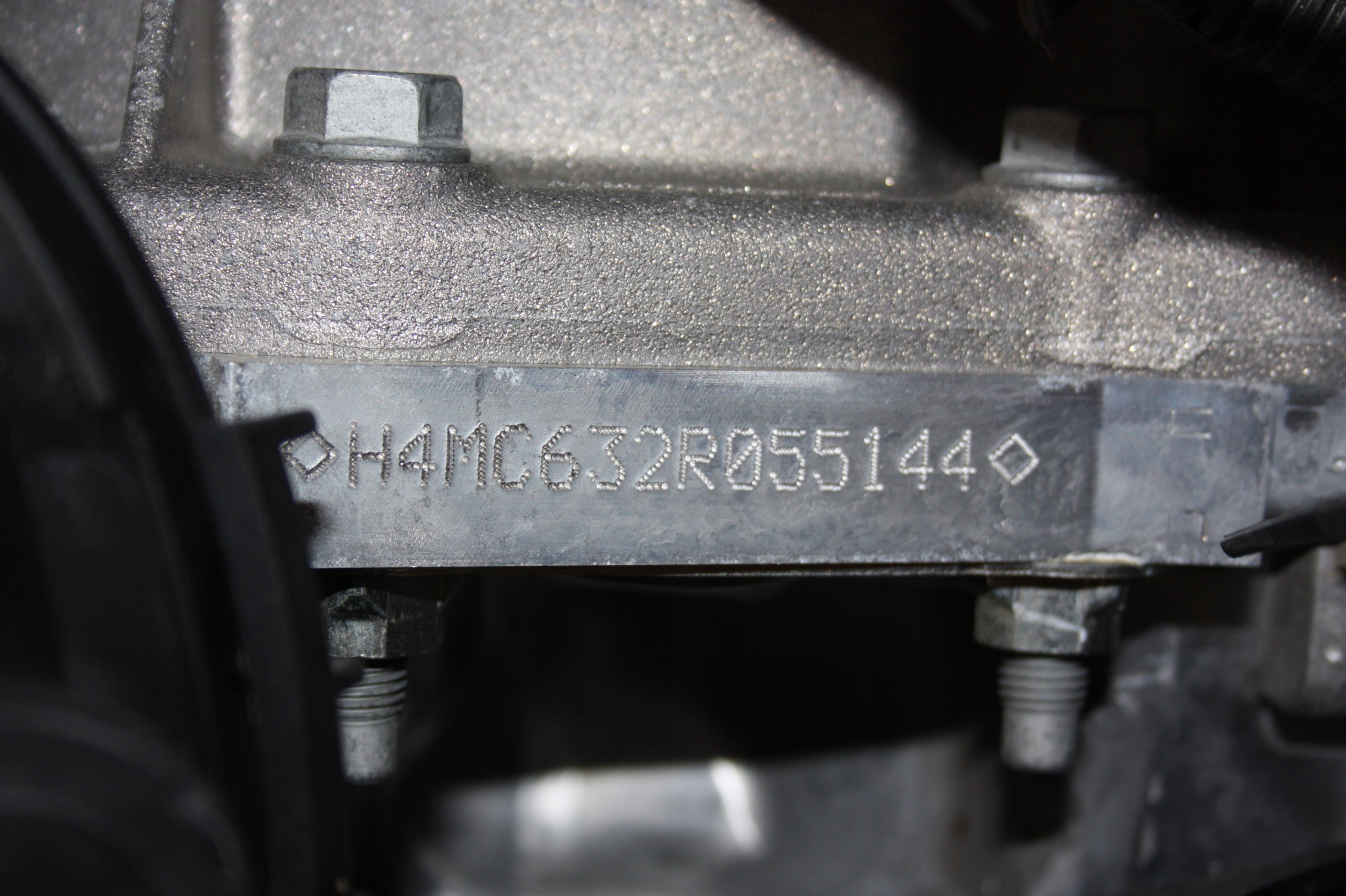 Двигатель коробка 1.6 E-TECH H4MC632 renault CLIO V