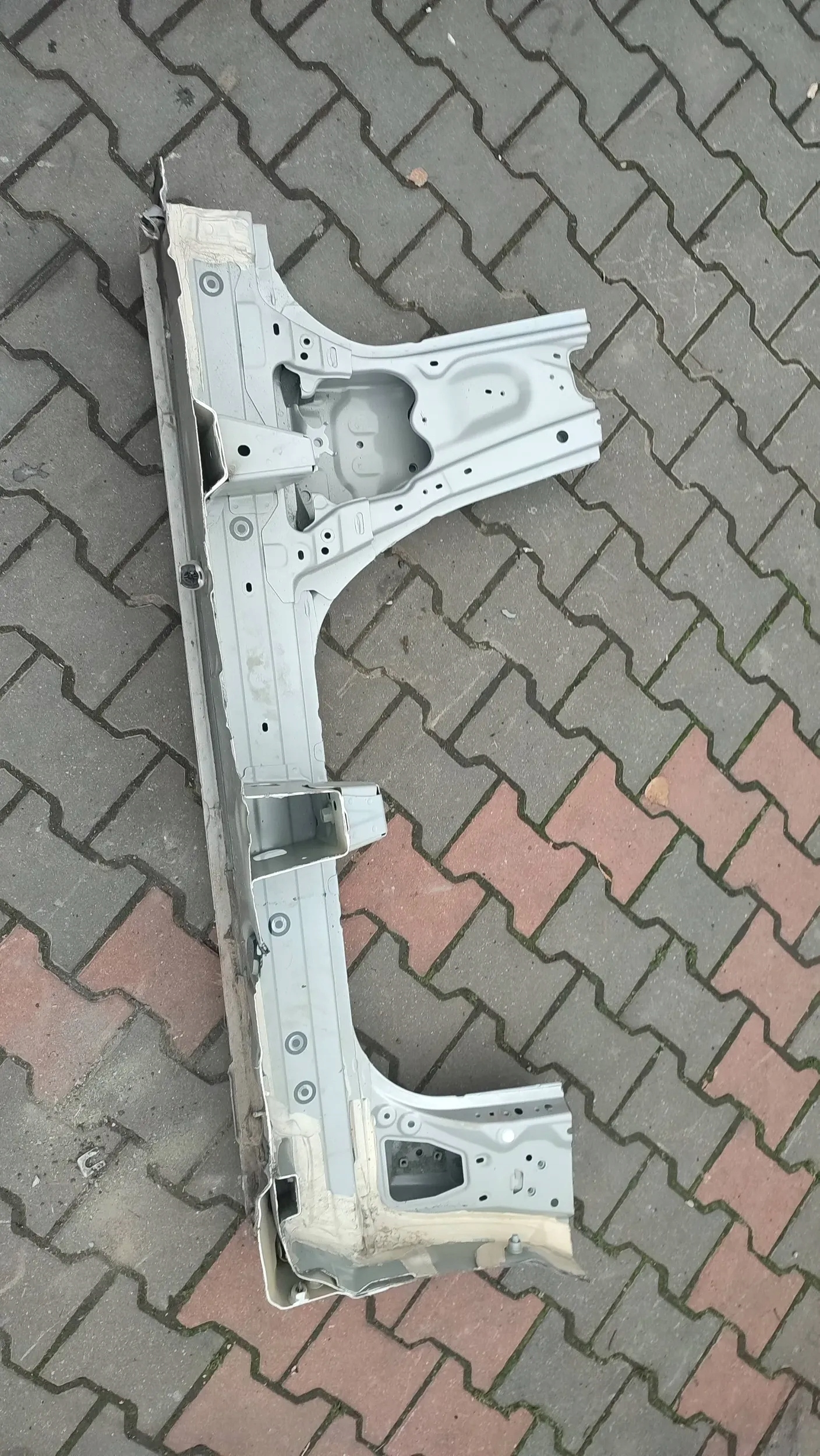 Toyota C-HR and 2019 left side threshold
