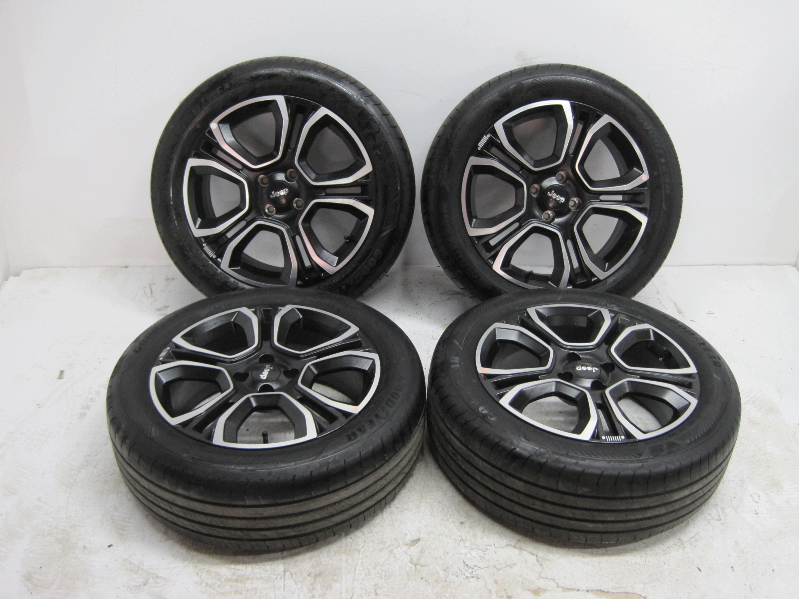 wheels discs tyres JEEP AVENGER R18 6MM