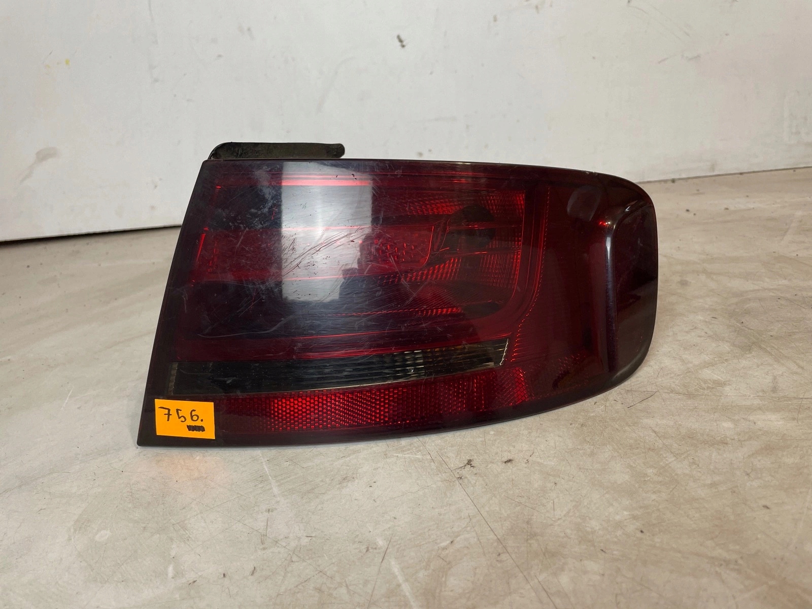 light rear part rear right w fender Audi A4 B8 sedan